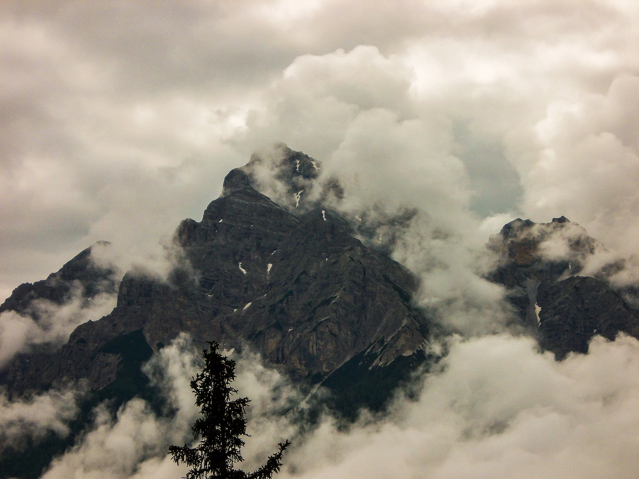 Nikon COOLPIX L25 sample photo. Cloudy alps photography