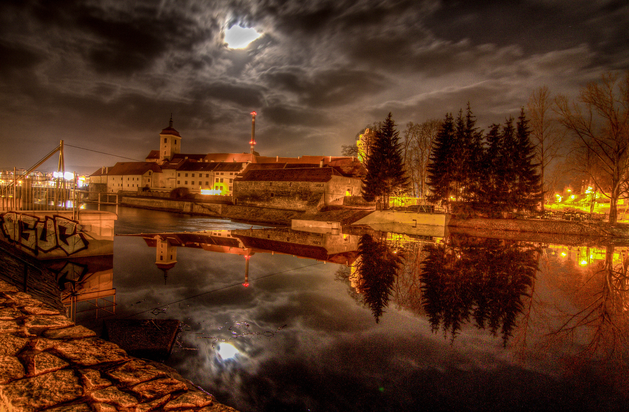 Tokina AT-X Pro 12-24mm F4 (IF) DX sample photo. Strakonice photography