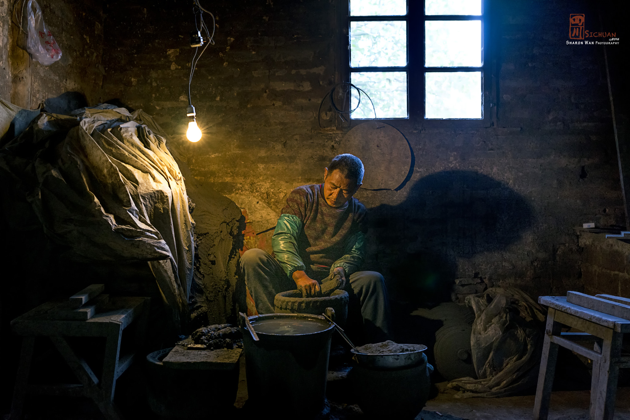 E 35mm F1.4 sample photo. Making clay pottery photography