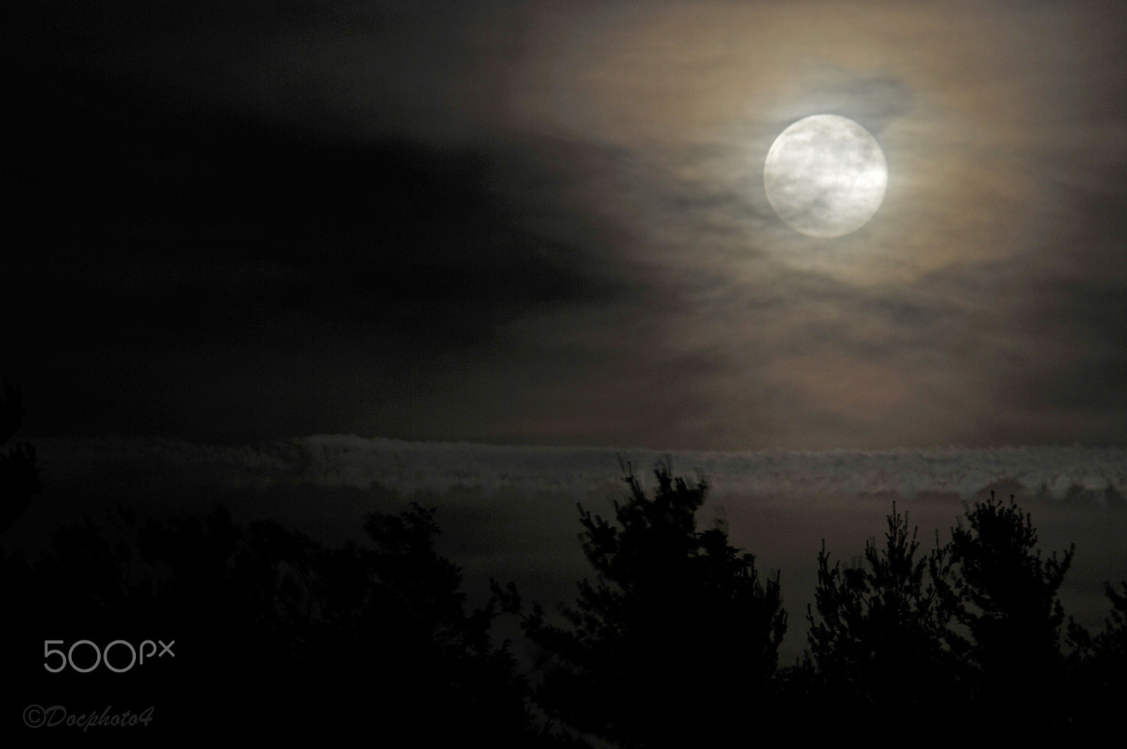 Nikon D300S + Tamron SP 70-300mm F4-5.6 Di VC USD sample photo. Rising full moon and clouds photography