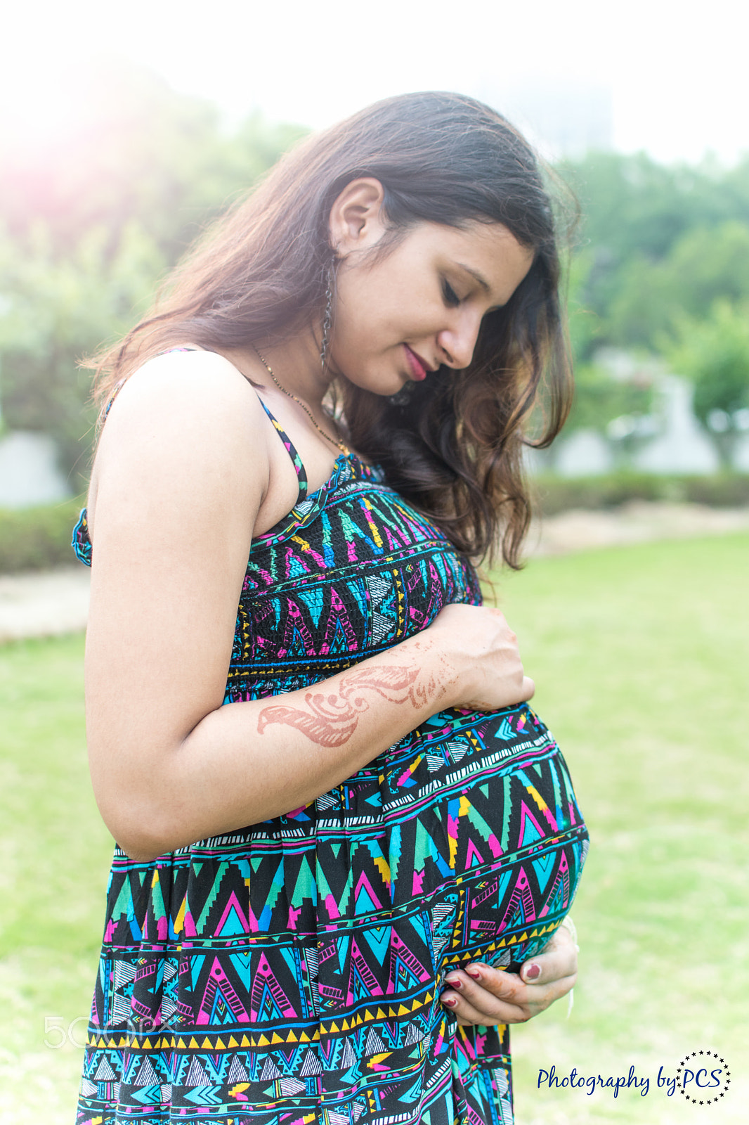 Nikon D5500 + Nikon AF-S DX Nikkor 35mm F1.8G sample photo. Maternity photography