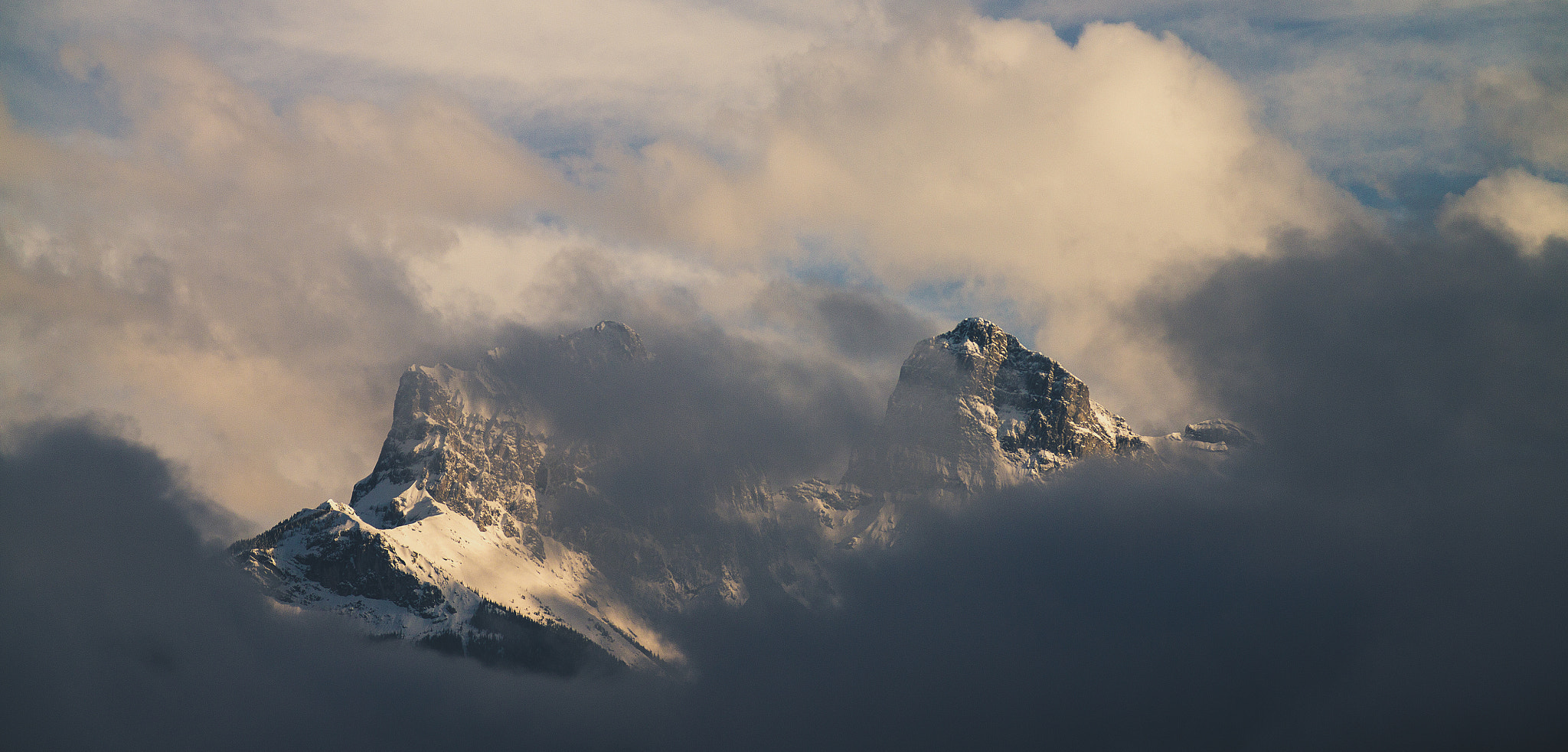 Sigma 18-50mm f/2.8 Macro sample photo. Cloud fortress photography