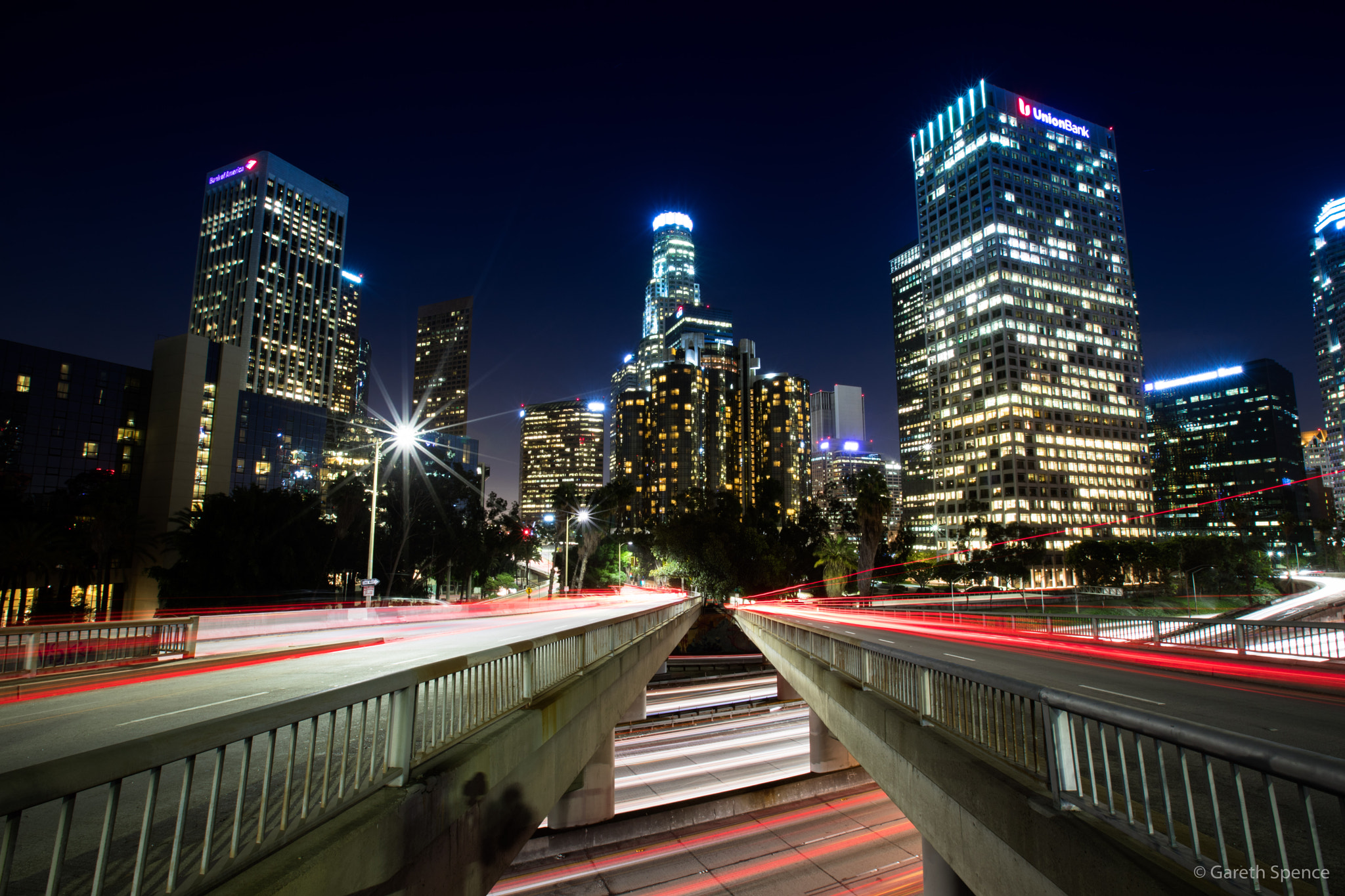 Canon EF 16-35mm F2.8L II USM sample photo. The downtown rush photography