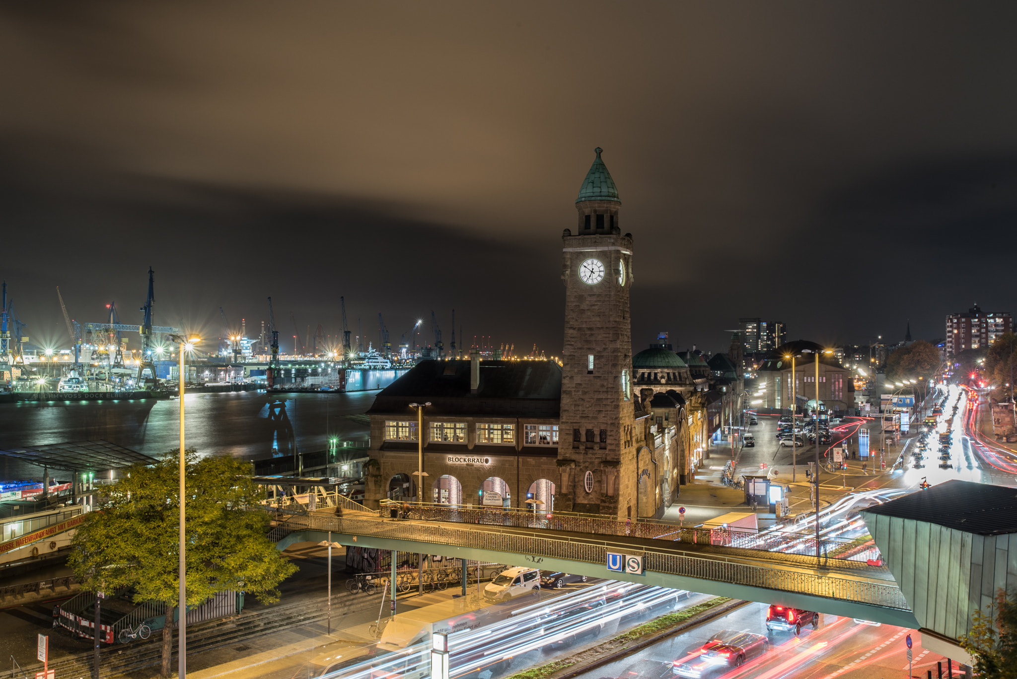 Nikon AF-S Nikkor 18-35mm F3.5-4.5G ED sample photo. Landungsbruecken hamburg photography