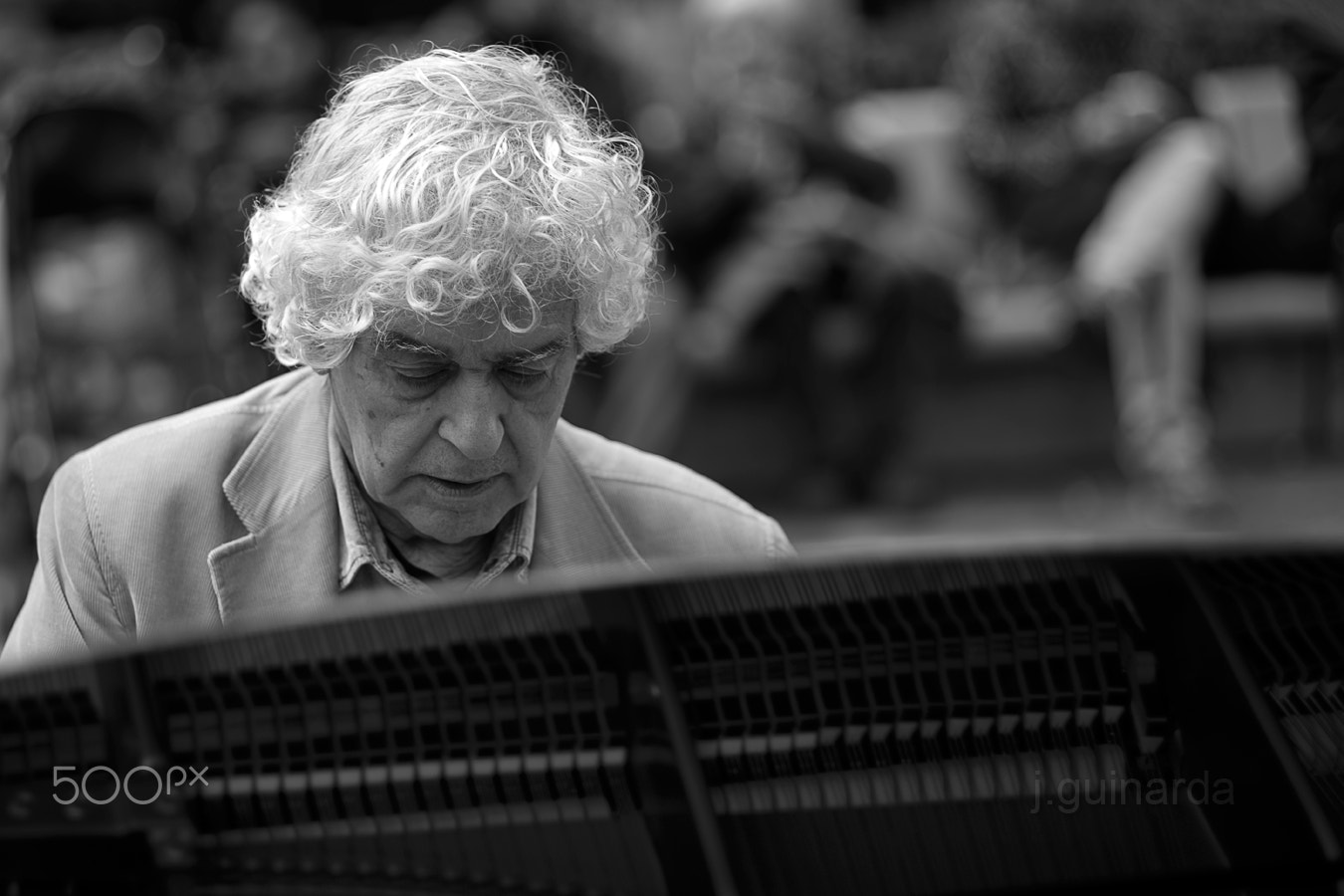 Pentax K-1 + Pentax smc FA 77mm 1.8 Limited sample photo. Pianos al carrer, barcelona photography