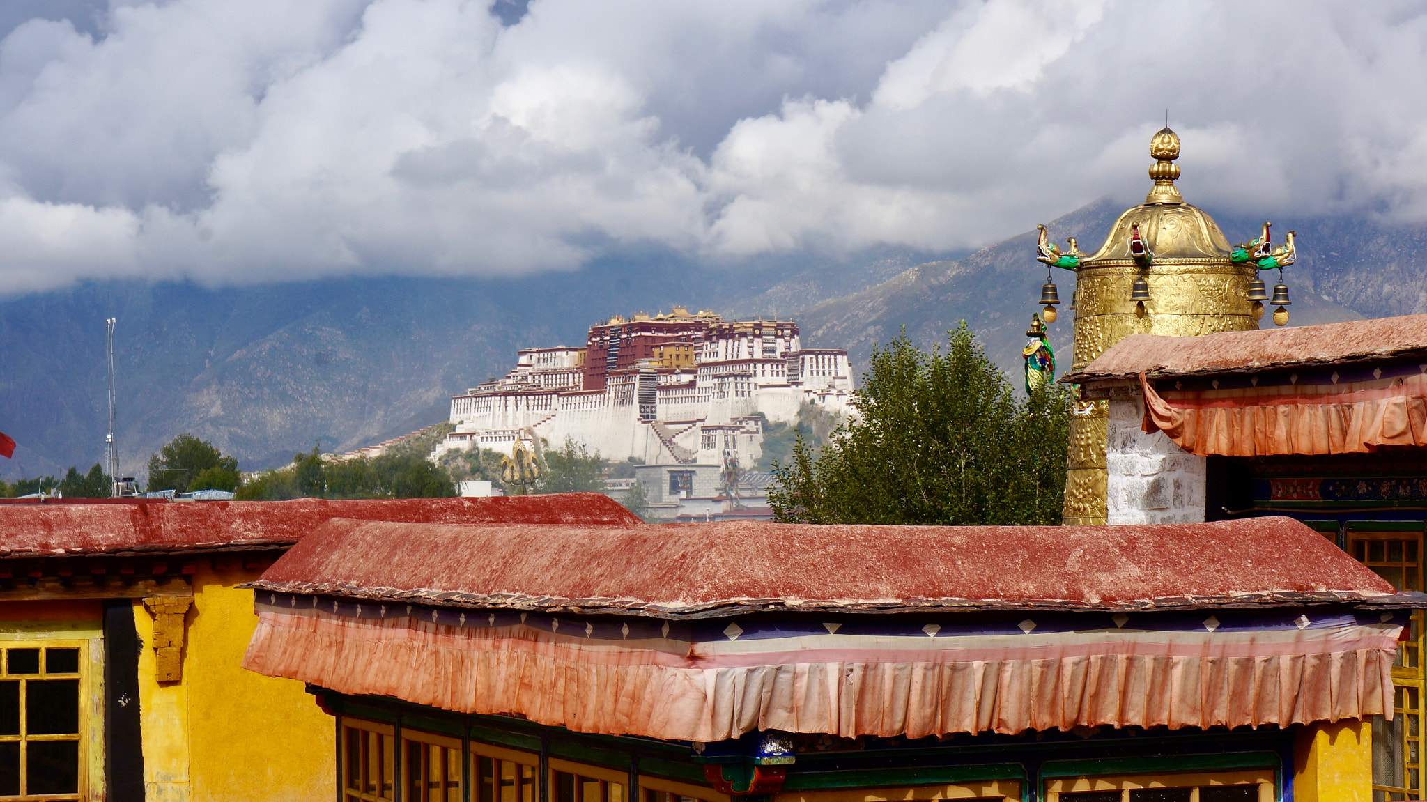 Sony E 18-55mm F3.5-5.6 OSS sample photo. Podala palace from afar photography