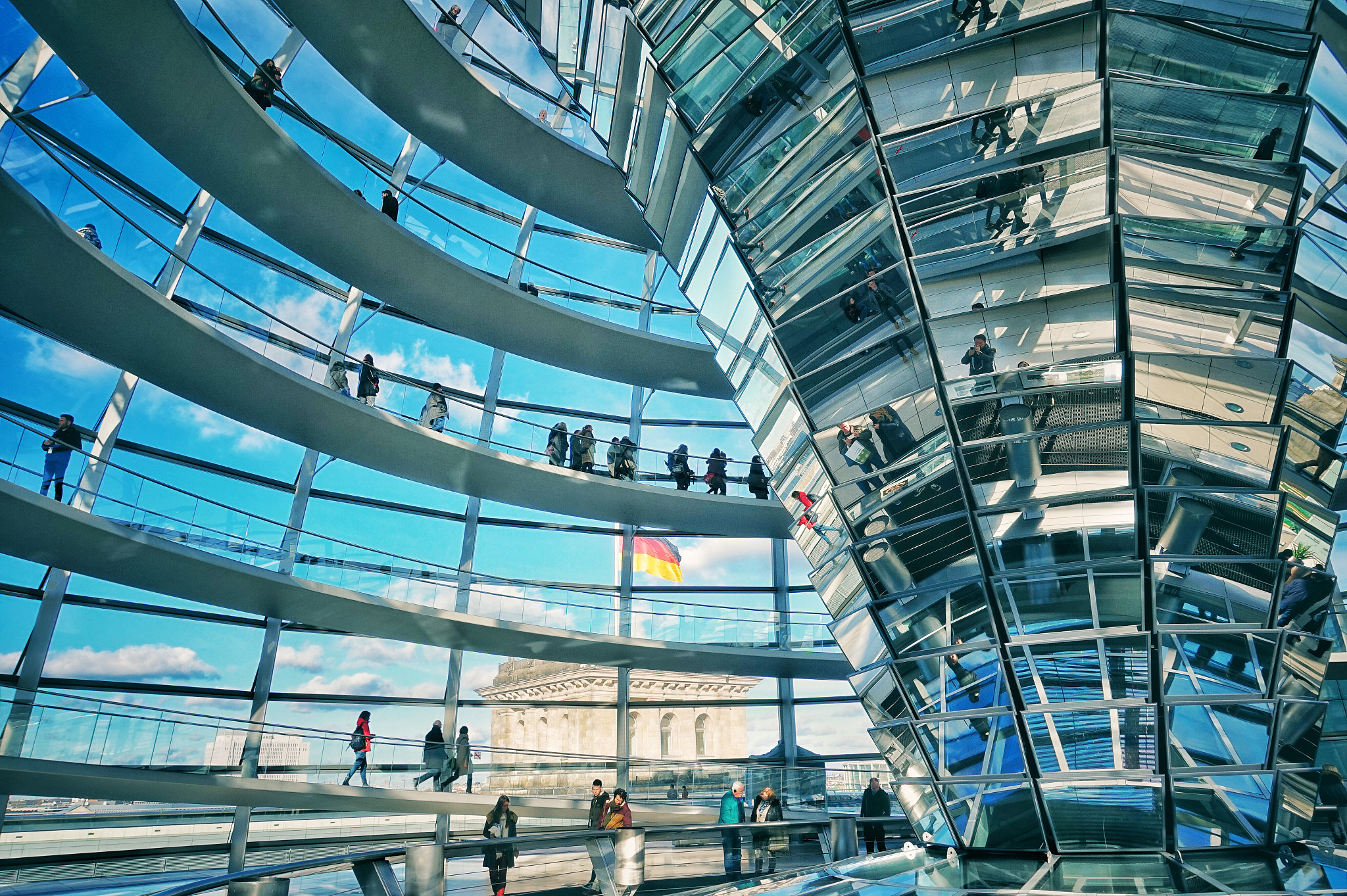 Sony Alpha a5000 (ILCE 5000) + Sony E 18-50mm F4-5.6 sample photo. Bundestag dome photography