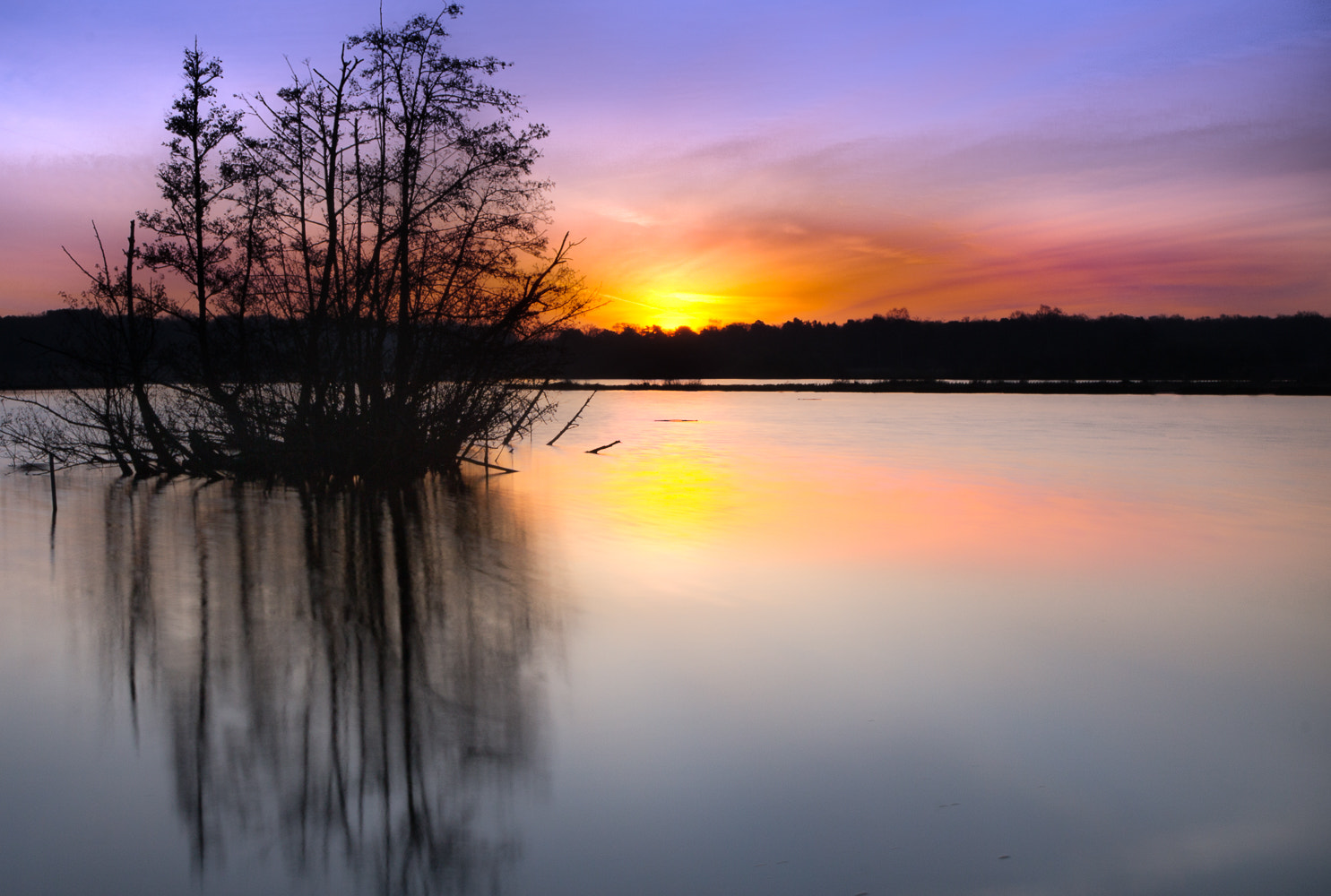 Canon EF-S 17-55mm F2.8 IS USM sample photo. Sunrise over fleet pond photography