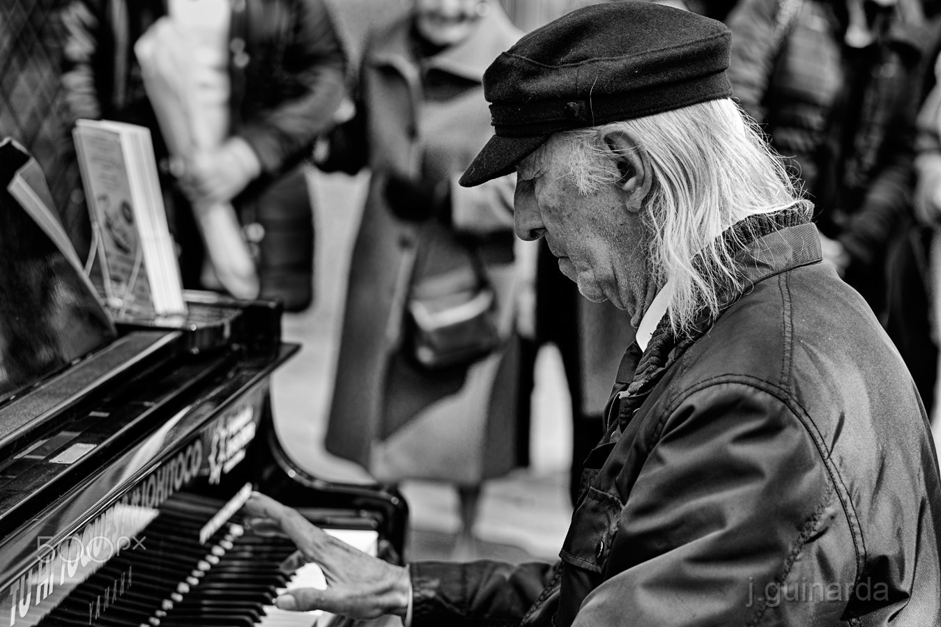 Pentax K-1 + Pentax smc FA 77mm 1.8 Limited sample photo. Vell llop de mar al piano, barcelona photography