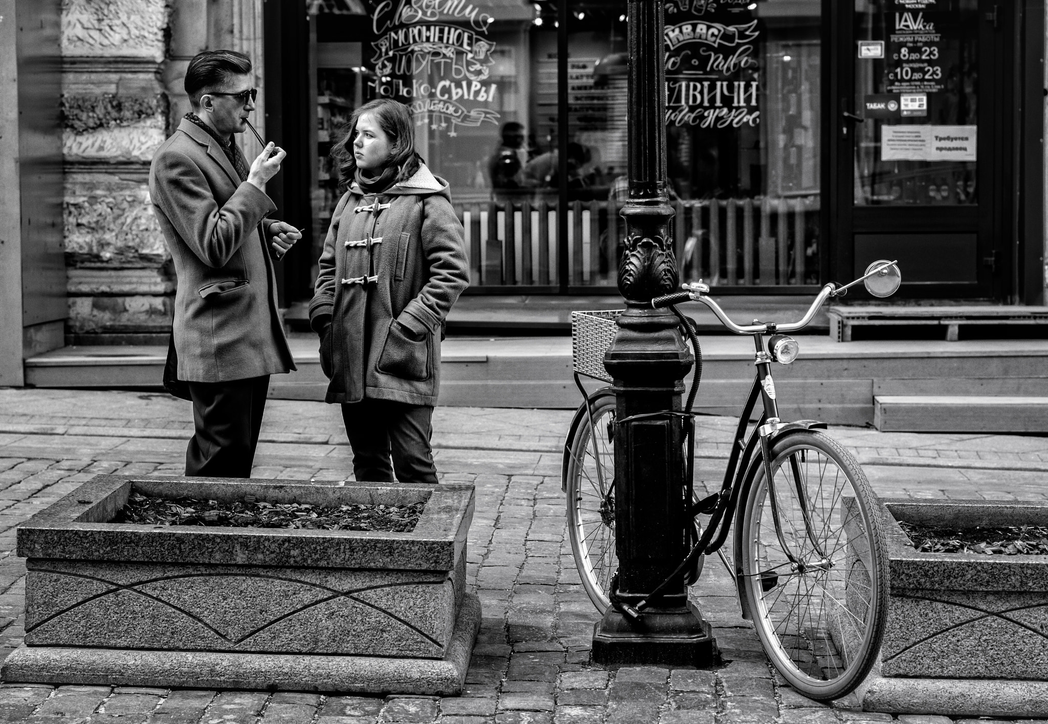 Leica APO-Summicron-M 90mm F2 ASPH sample photo. Conversation photography