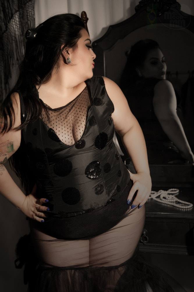 Canon EOS 400D (EOS Digital Rebel XTi / EOS Kiss Digital X) sample photo. Boudoir plussize photography