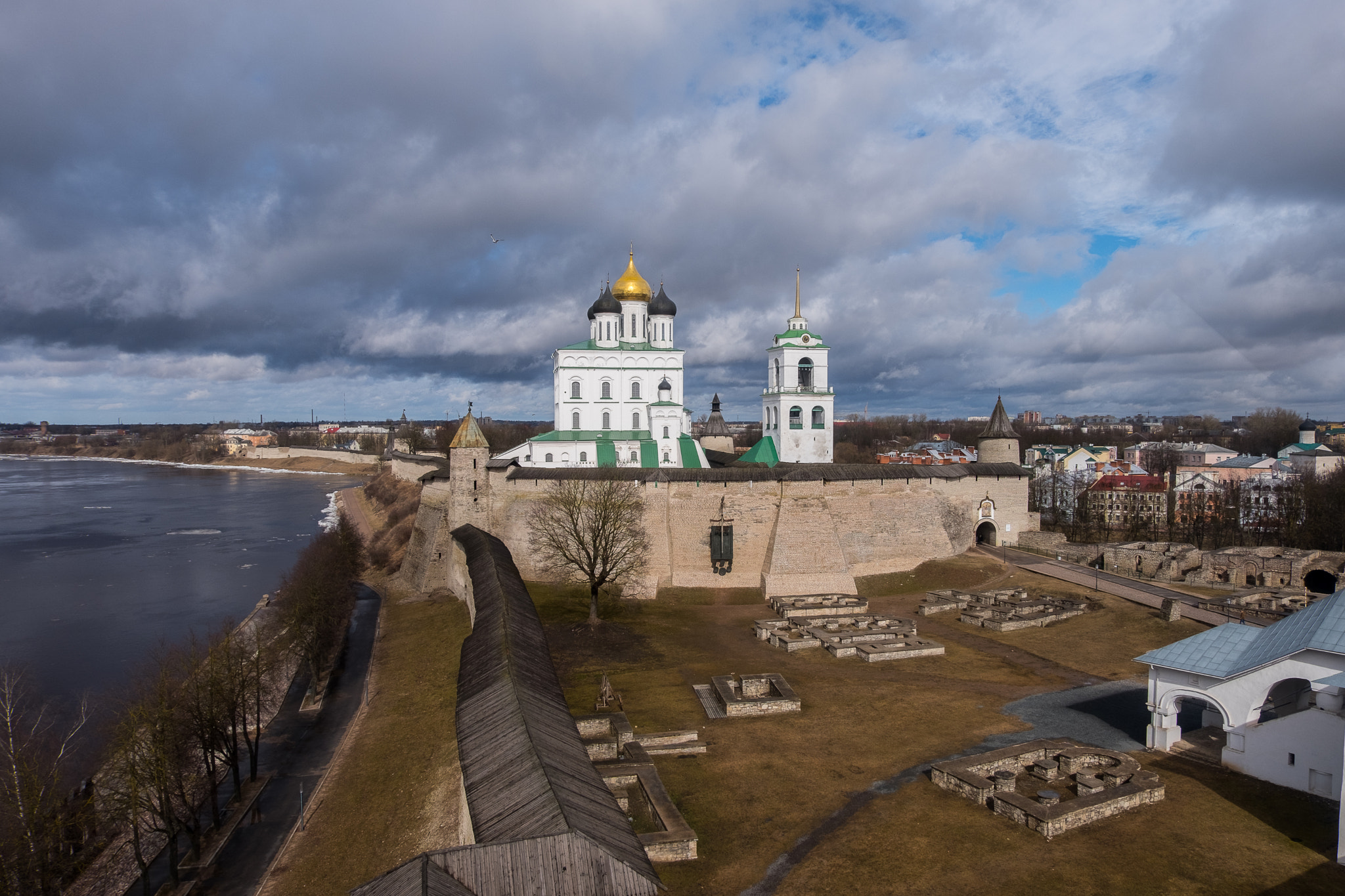 Fujifilm X-T20 + Fujifilm XC 16-50mm F3.5-5.6 OIS II sample photo. The pskov kremlin photography