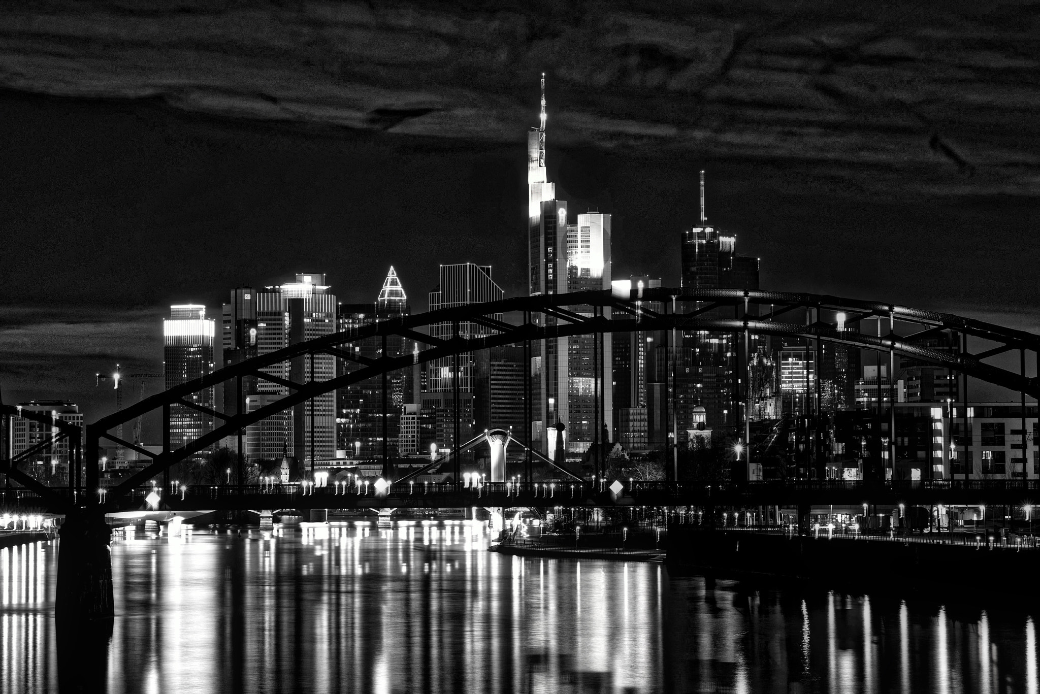 Nikon AF-Nikkor 80-200mm F2.8D ED sample photo. Frankfurt skyline photography