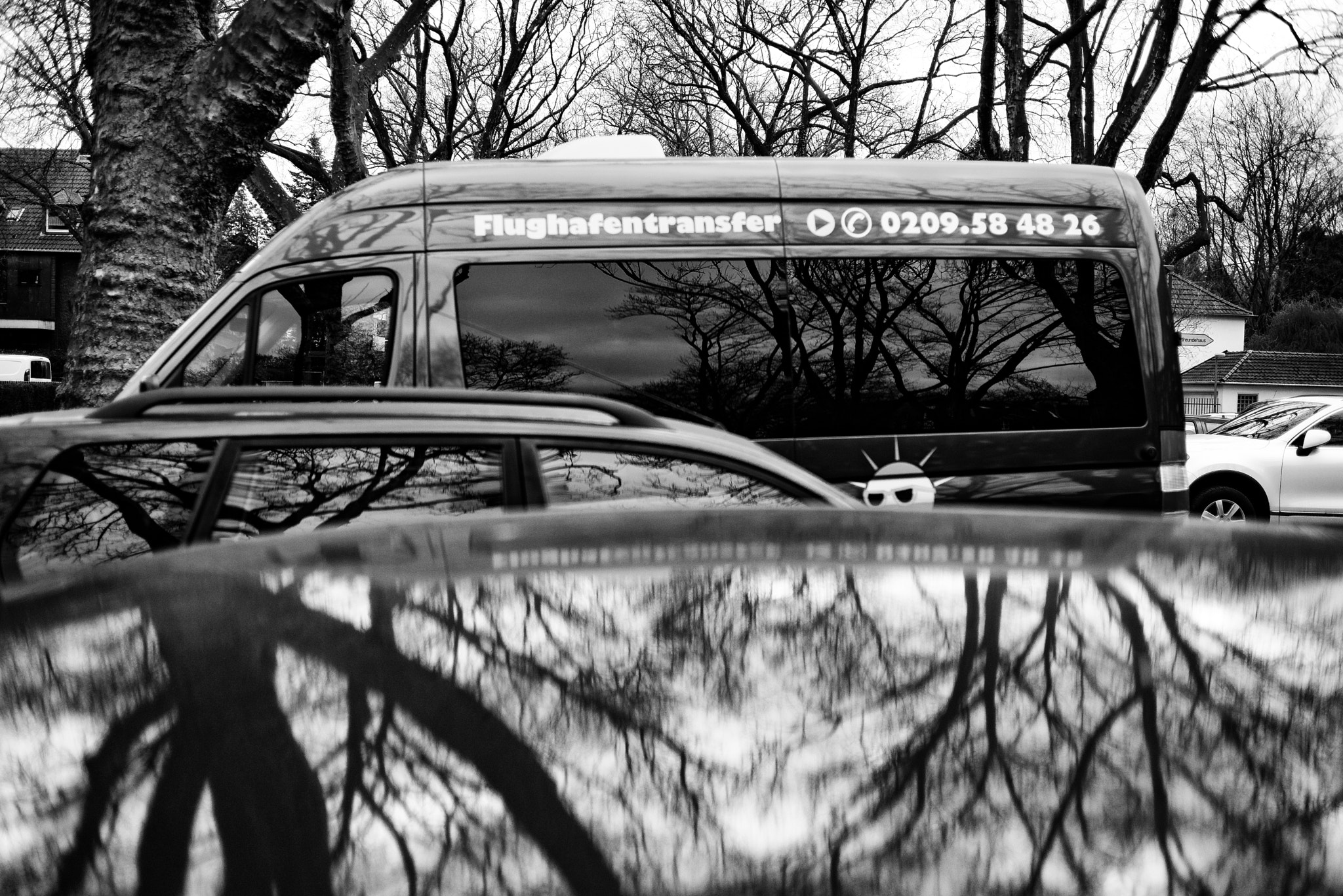 Nikon AF Nikkor 35mm F2D sample photo. Parking under plane trees photography