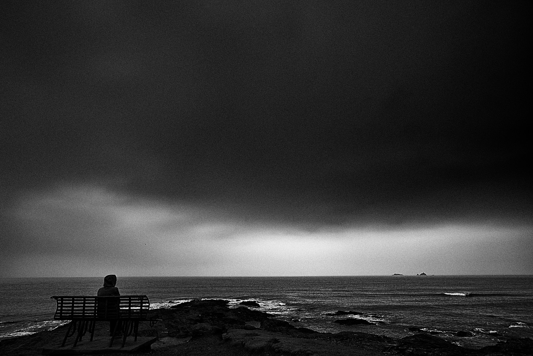 Nikon AF-S NIKKOR 17-35mm f/2.8 ED sample photo. Alone by the sea photography