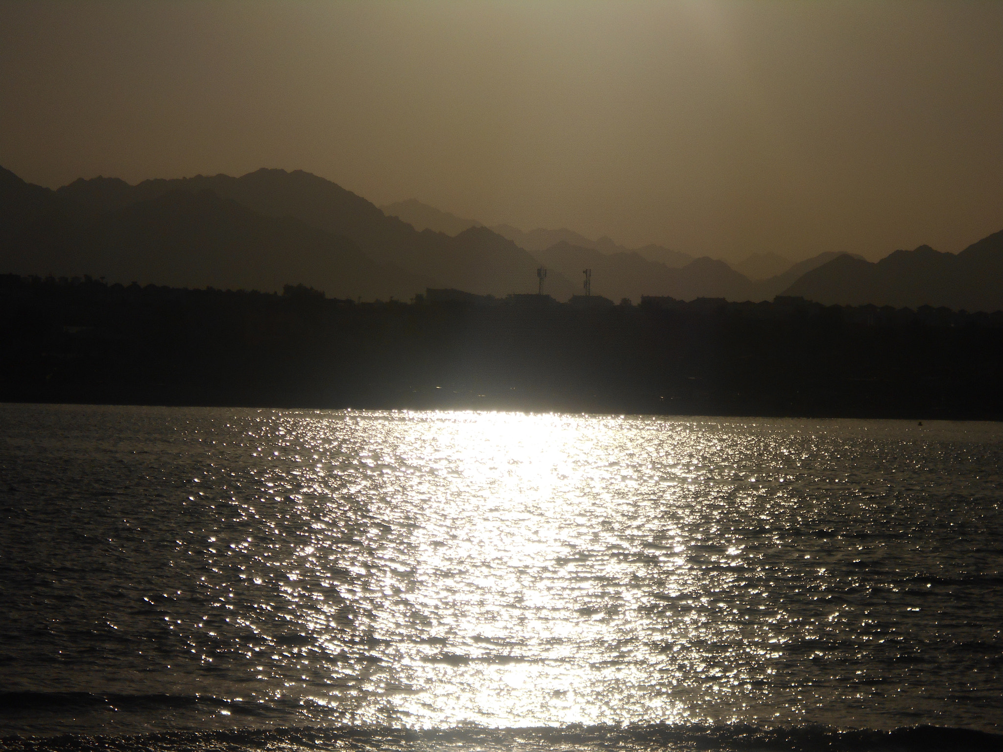 Nikon Coolpix S2900 sample photo. Reflection photography