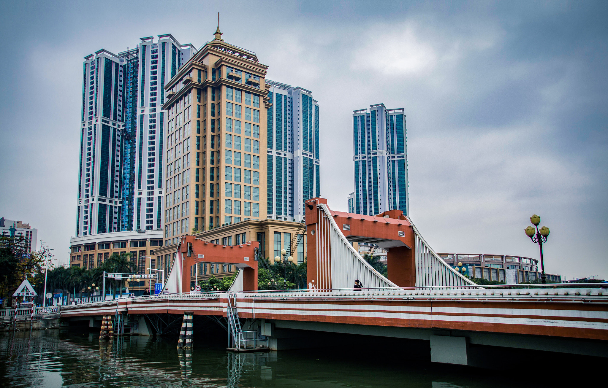 Canon EOS 650D (EOS Rebel T4i / EOS Kiss X6i) + Canon TS-E 90mm F2.8 Tilt-Shift sample photo. Zhongshan photography