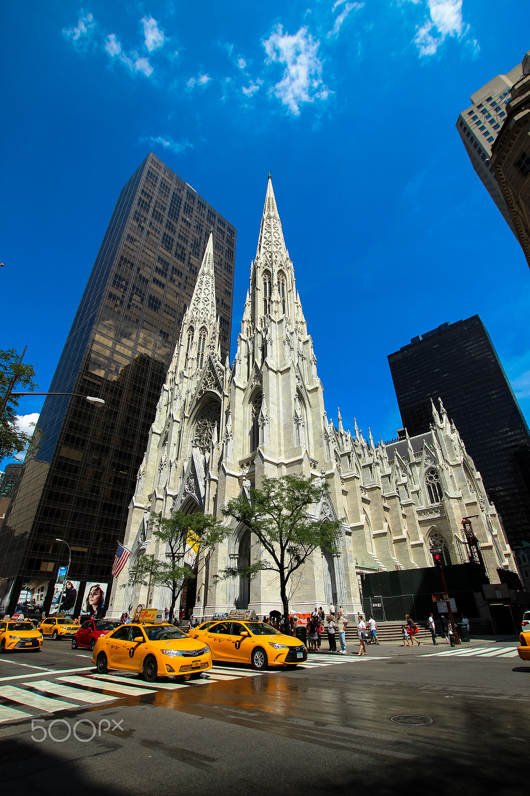 Sigma 10-20mm F3.5 EX DC HSM sample photo. Hailing a taxi at st. patrick's photography