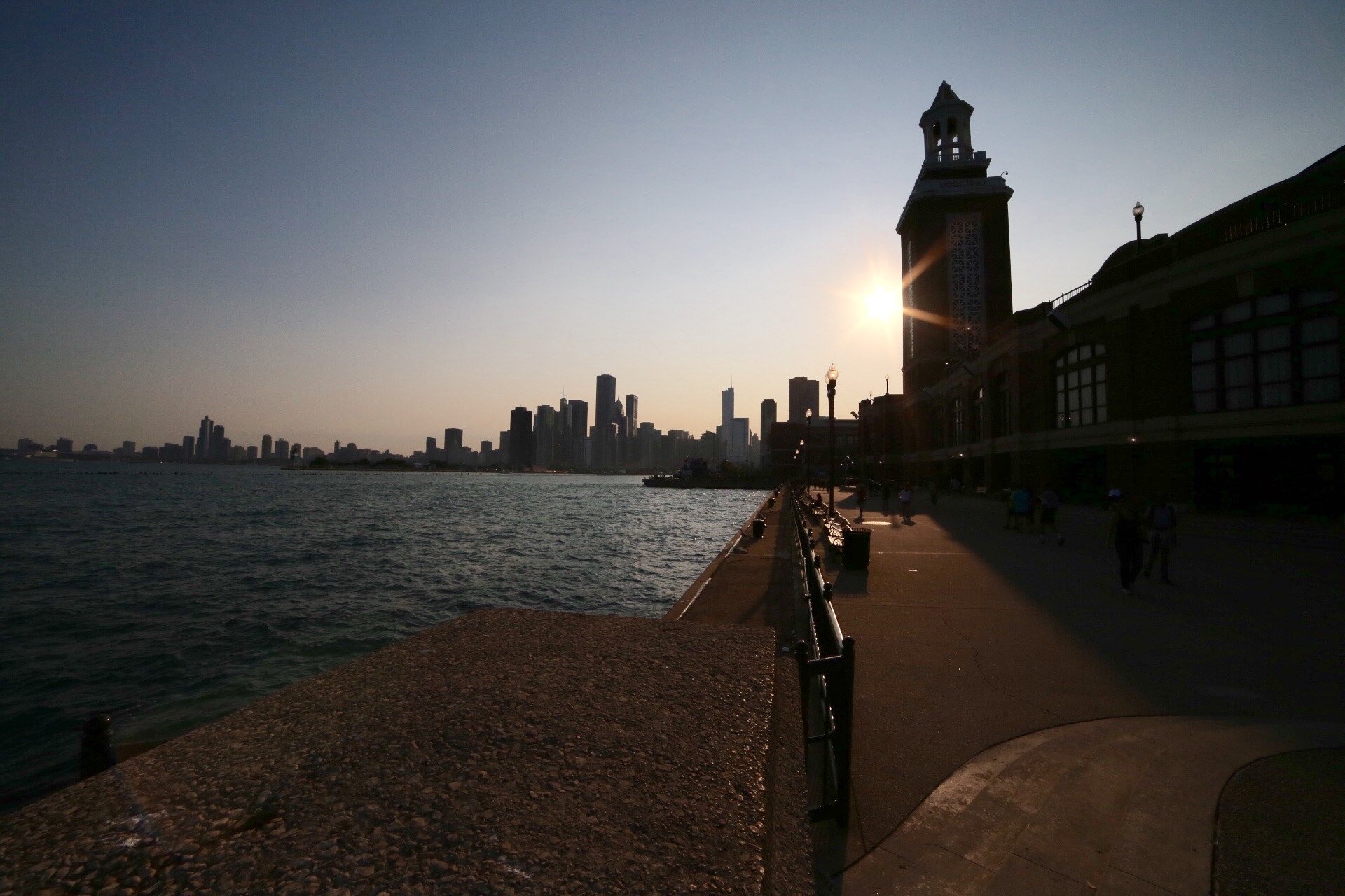 Canon EOS 6D + Canon 14mm sample photo. Sunset in navy pier photography