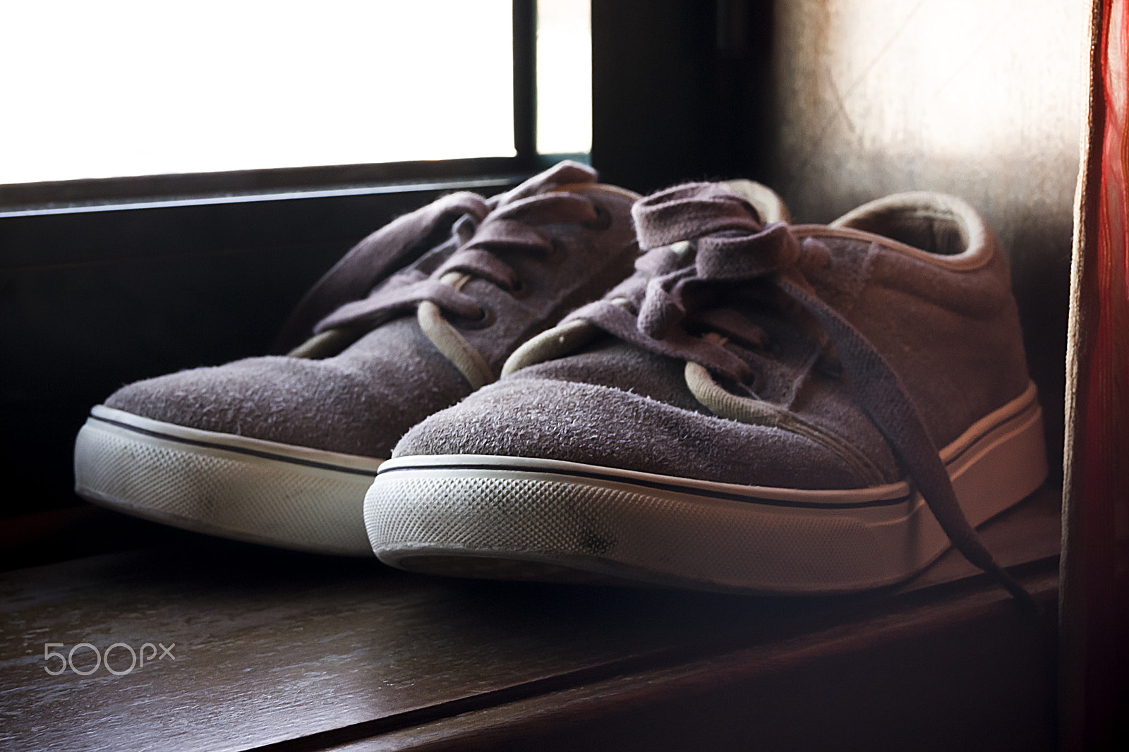 Sony Alpha DSLR-A500 sample photo. Sneakers in the window photography