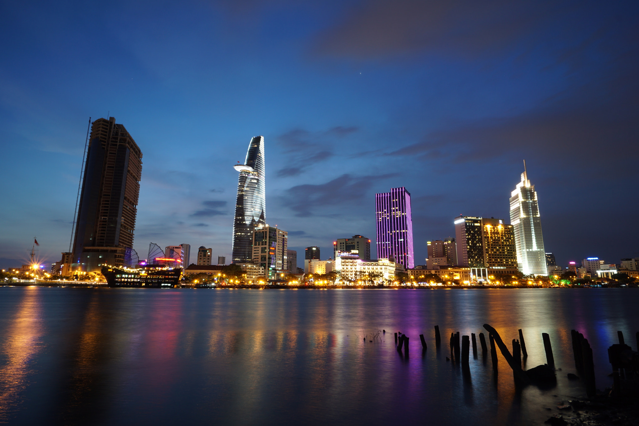 Sony a6000 + ZEISS Touit 12mm F2.8 sample photo. Saigon, my hometown photography