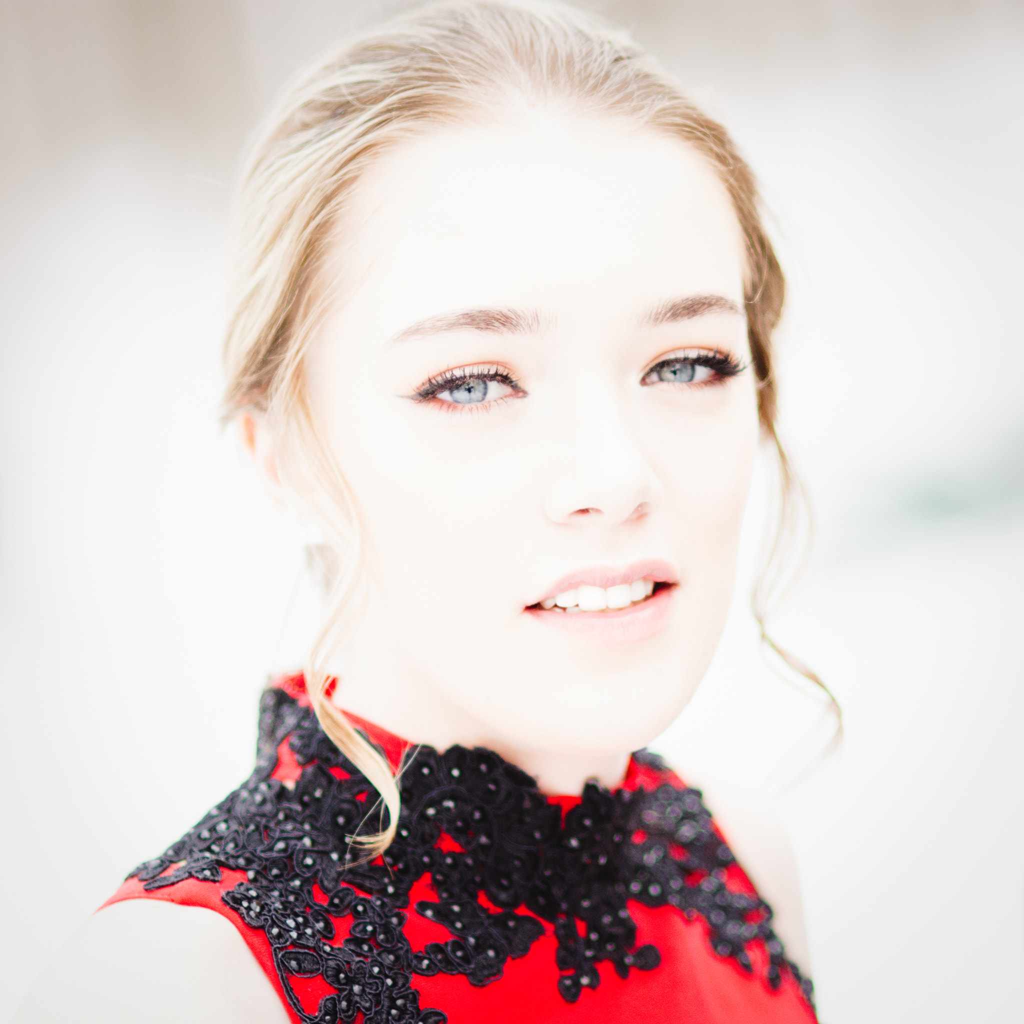 Nikon AF Nikkor 85mm F1.8D sample photo. Hi-key fashion.. photography