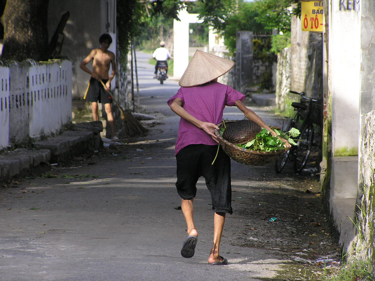 Olympus C765UZ sample photo. Vietnam street photography