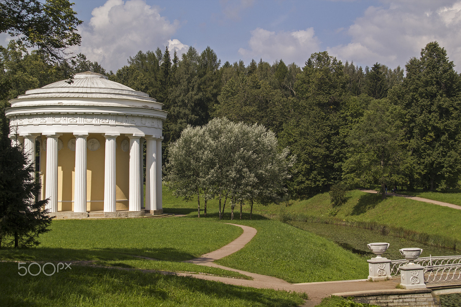 Canon EF-S 18-200mm F3.5-5.6 IS sample photo. Temple of friendship. pavlovsk. st.peterburg russia. photography