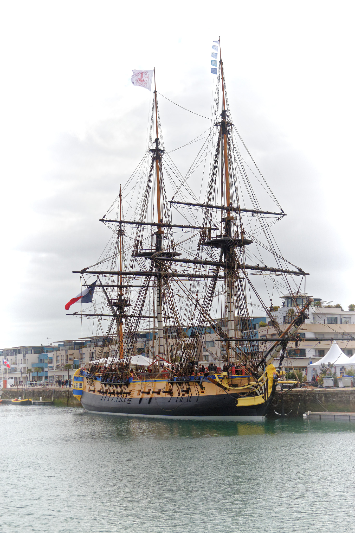 Canon EOS 550D (EOS Rebel T2i / EOS Kiss X4) + Canon EF-S 17-85mm F4-5.6 IS USM sample photo. L'hermione à la rochelle photography