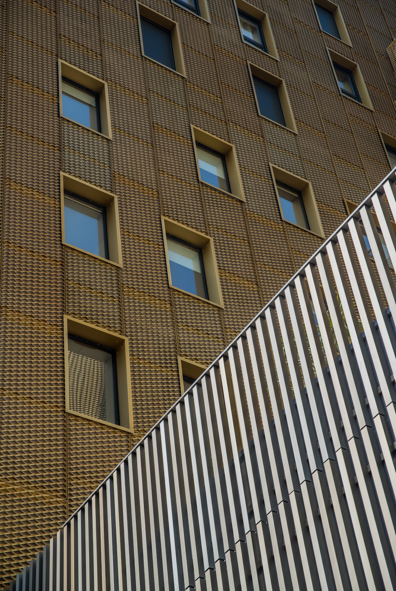 Sigma 24-70mm F2.8 EX DG HSM sample photo. Diagonale photography