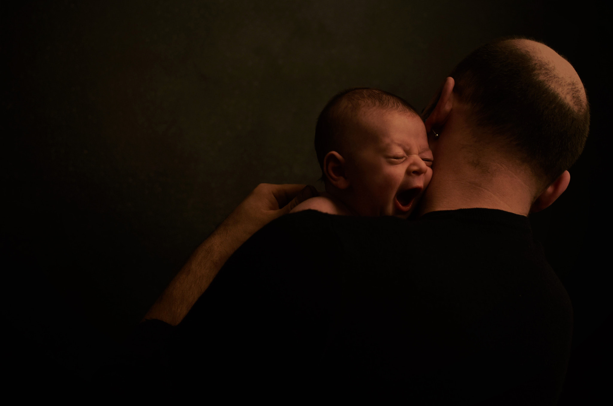 Nikon D5500 + Nikon AF-S DX Nikkor 35mm F1.8G sample photo. Dad, i'm so sleepy photography