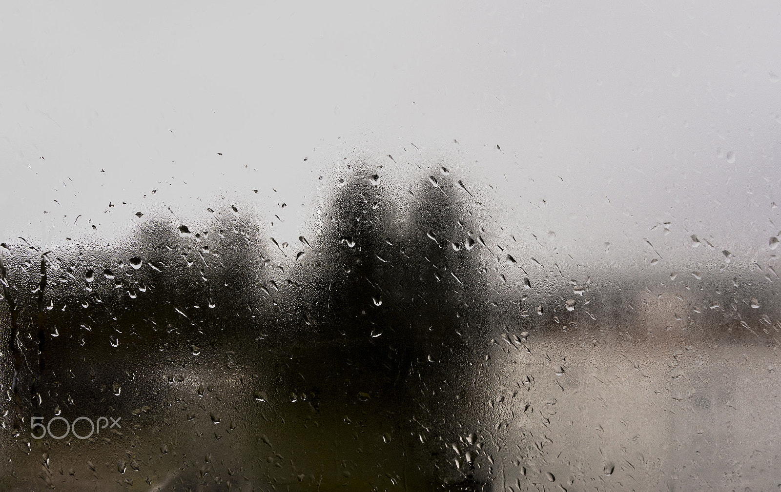 Sony Alpha DSLR-A500 + Sony DT 18-55mm F3.5-5.6 SAM sample photo. Rain on windows photography