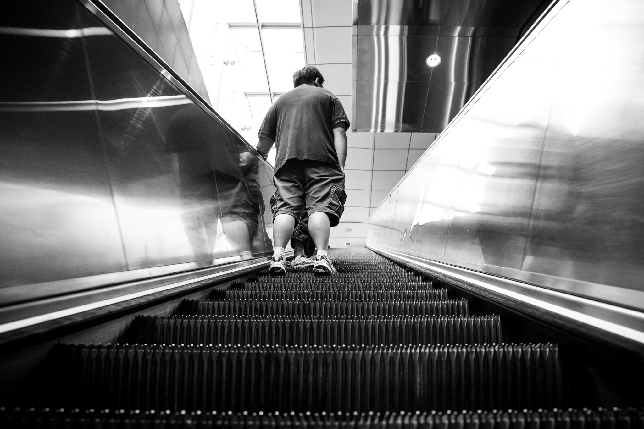 DT 24-70mm F2.8 SAM sample photo. The man on the escalator photography
