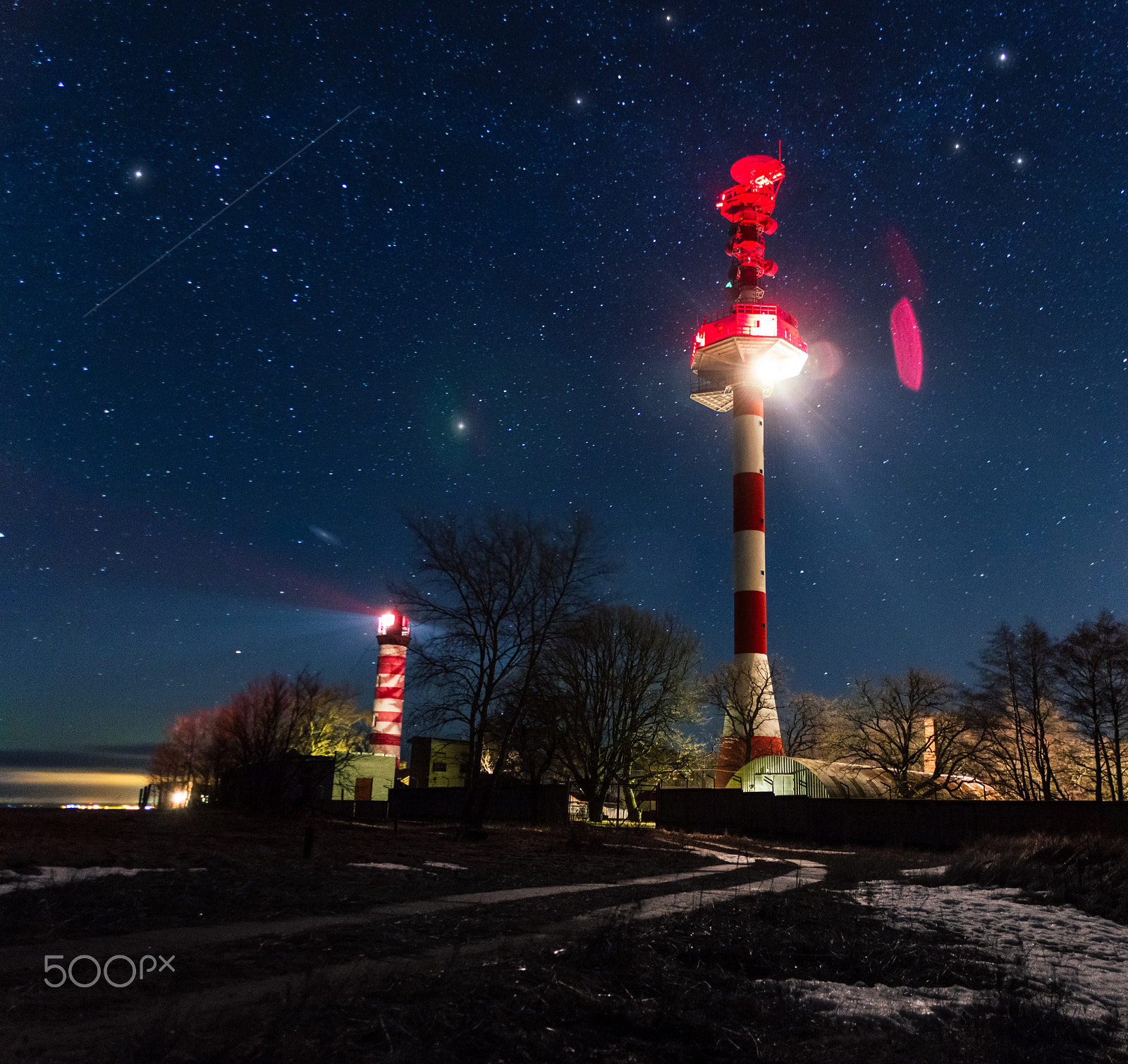 Canon EOS 550D (EOS Rebel T2i / EOS Kiss X4) + Sigma 18-200mm f/3.5-6.3 DC OS sample photo. Aurora borealis. lighthouse at night. ladoga photography