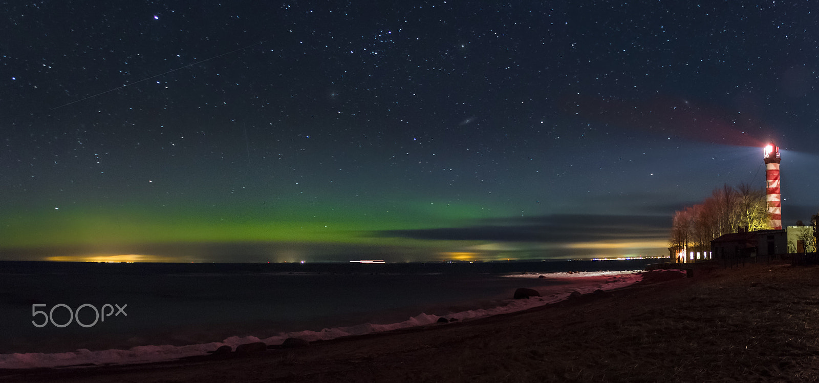 Canon EOS 550D (EOS Rebel T2i / EOS Kiss X4) + Sigma 18-200mm f/3.5-6.3 DC OS sample photo. Aurora borealis. lighthouse at night. ladoga photography