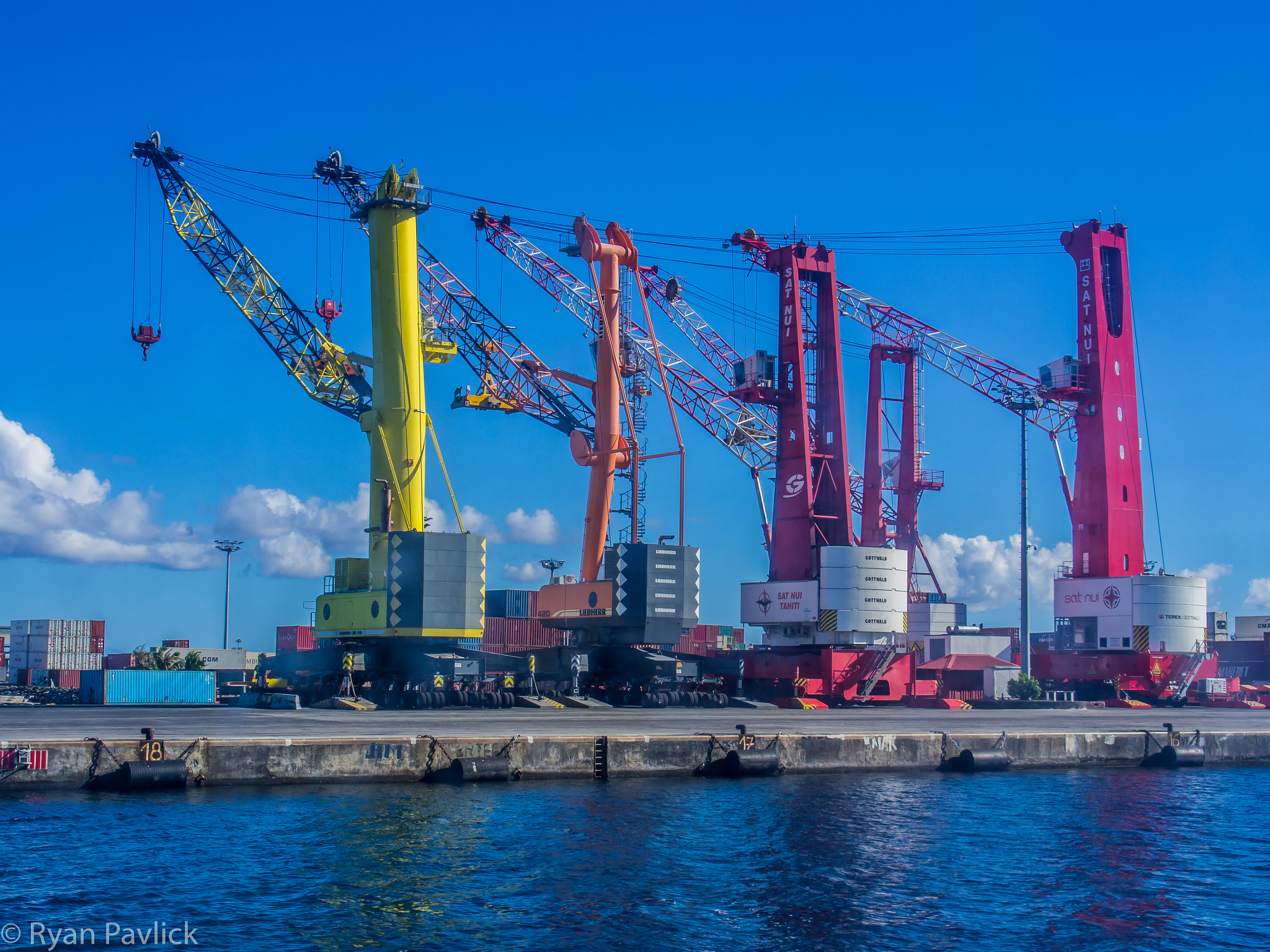 OLYMPUS M.14-150mm F4.0-5.6 II sample photo. Colorful cranes photography