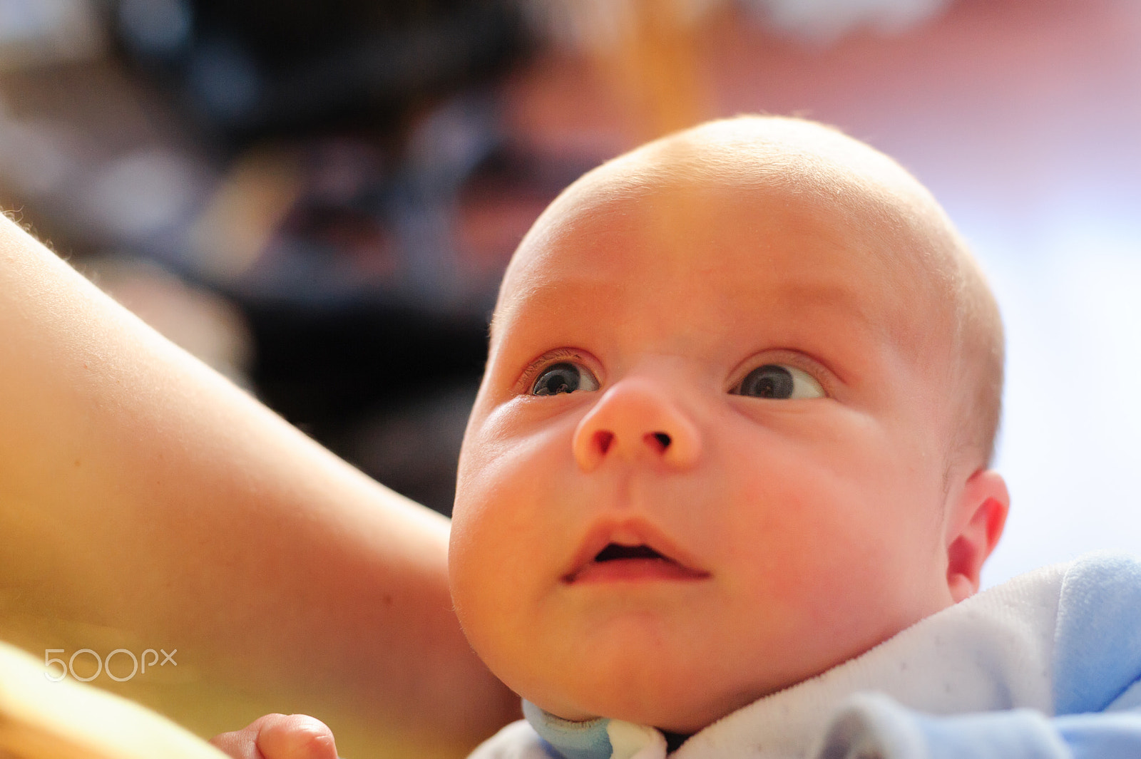 Nikon D700 + Nikon AF Nikkor 50mm F1.4D sample photo. Smiling baby infant happy smiling child on mothers hands photography