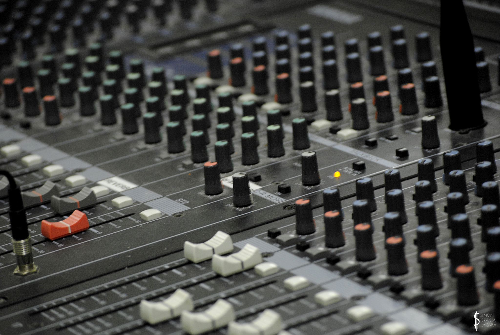 Nikon D3000 sample photo. Soundboard photography