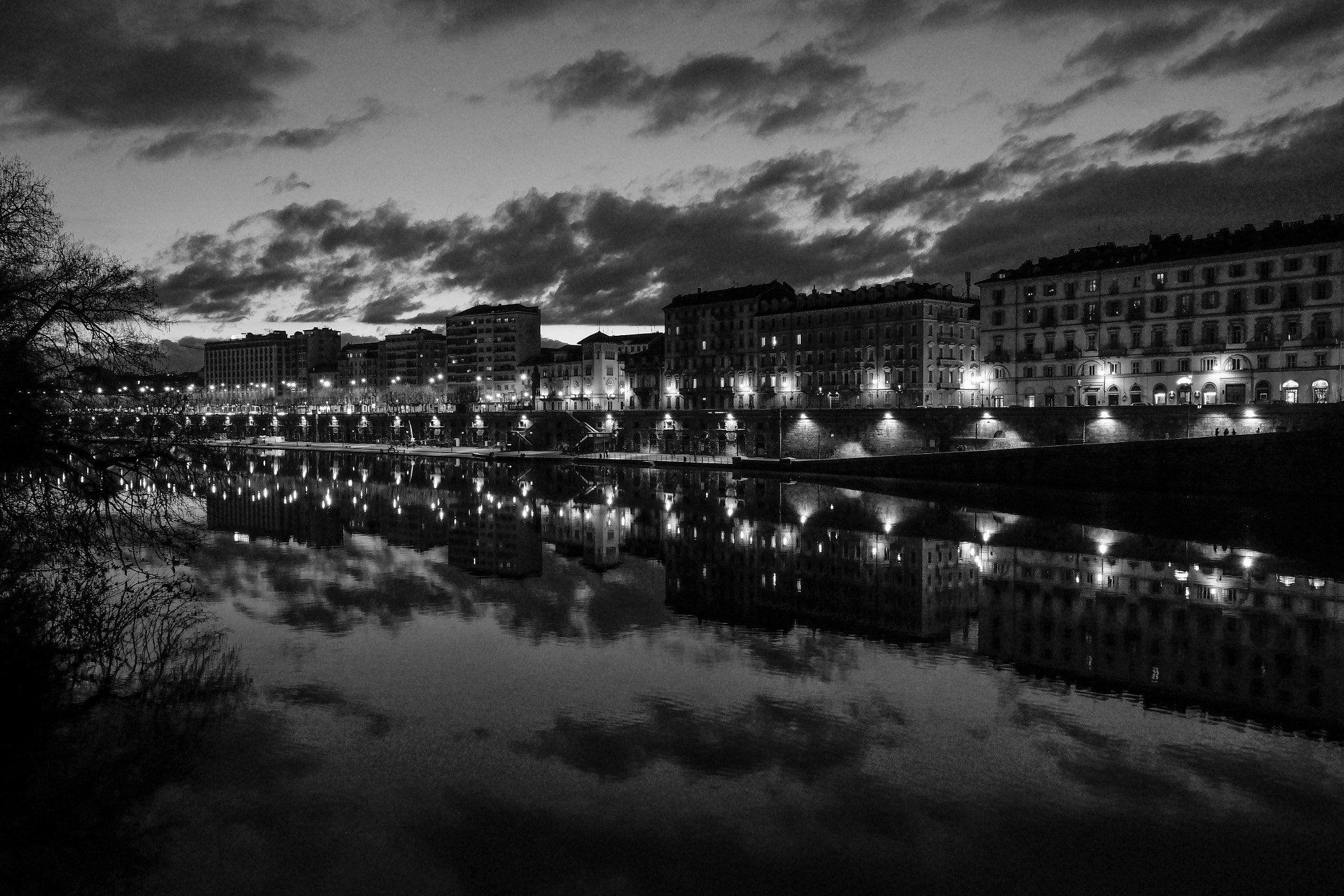 Fujifilm X-E2 + Fujifilm XF 18-55mm F2.8-4 R LM OIS sample photo. Torino_i murazzi dal ponte vittorio emanuele i photography