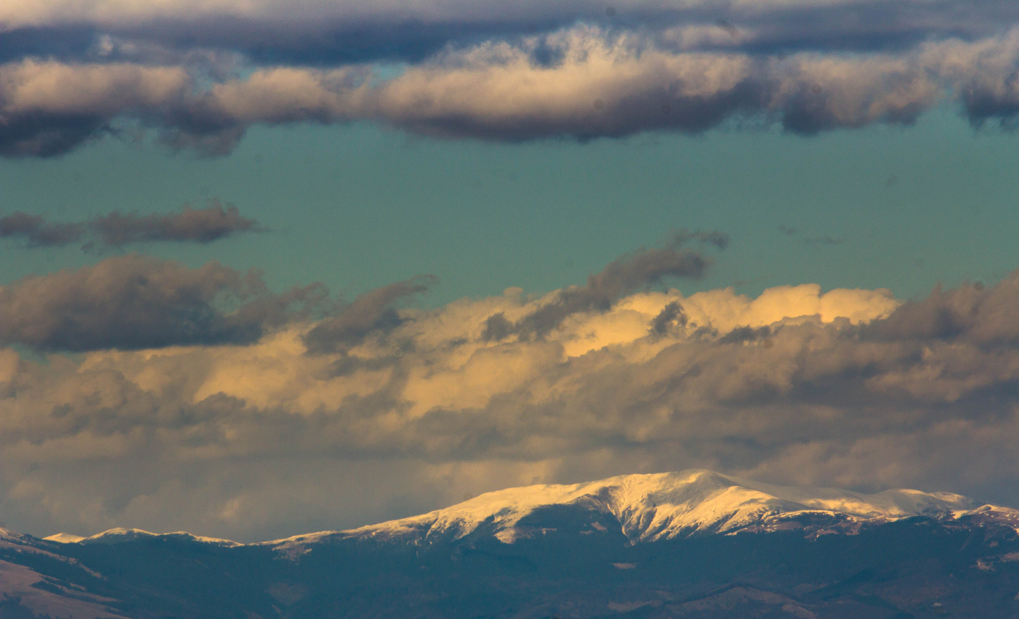 Canon EOS 60D + Canon EF-S 55-250mm F4-5.6 IS STM sample photo. Cloudy mountains photography