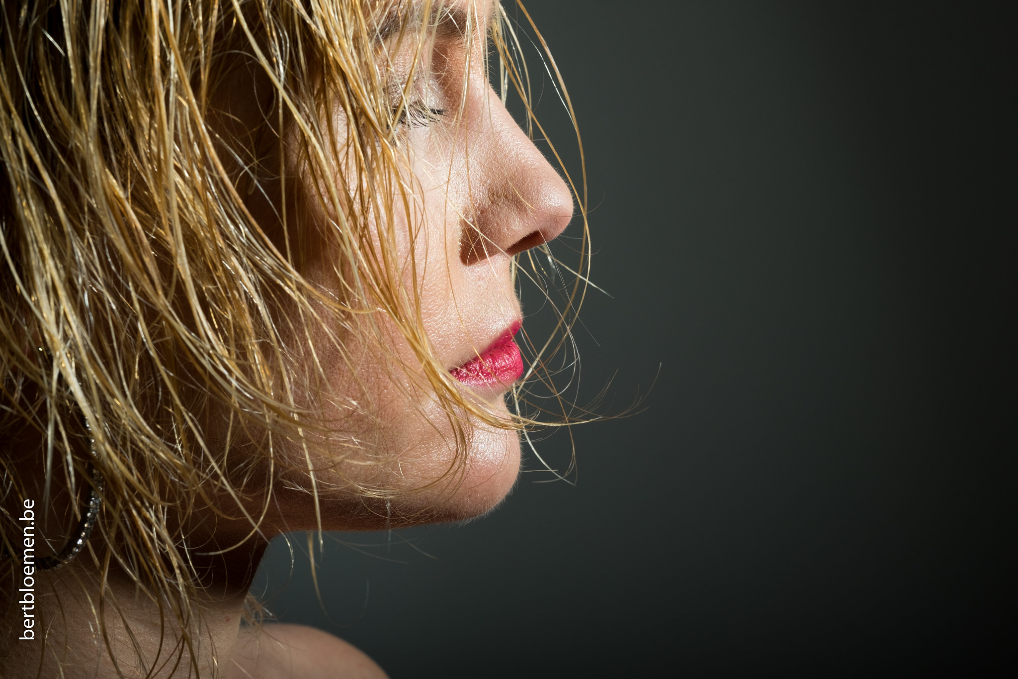 Fujifilm X-T1 + Fujifilm XF 56mm F1.2 R sample photo. Wet hair photography