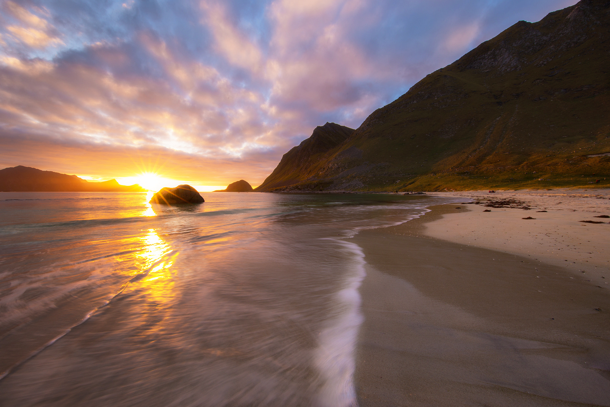 Canon EF 11-24mm F4L USM sample photo. Haukland beach sunset photography