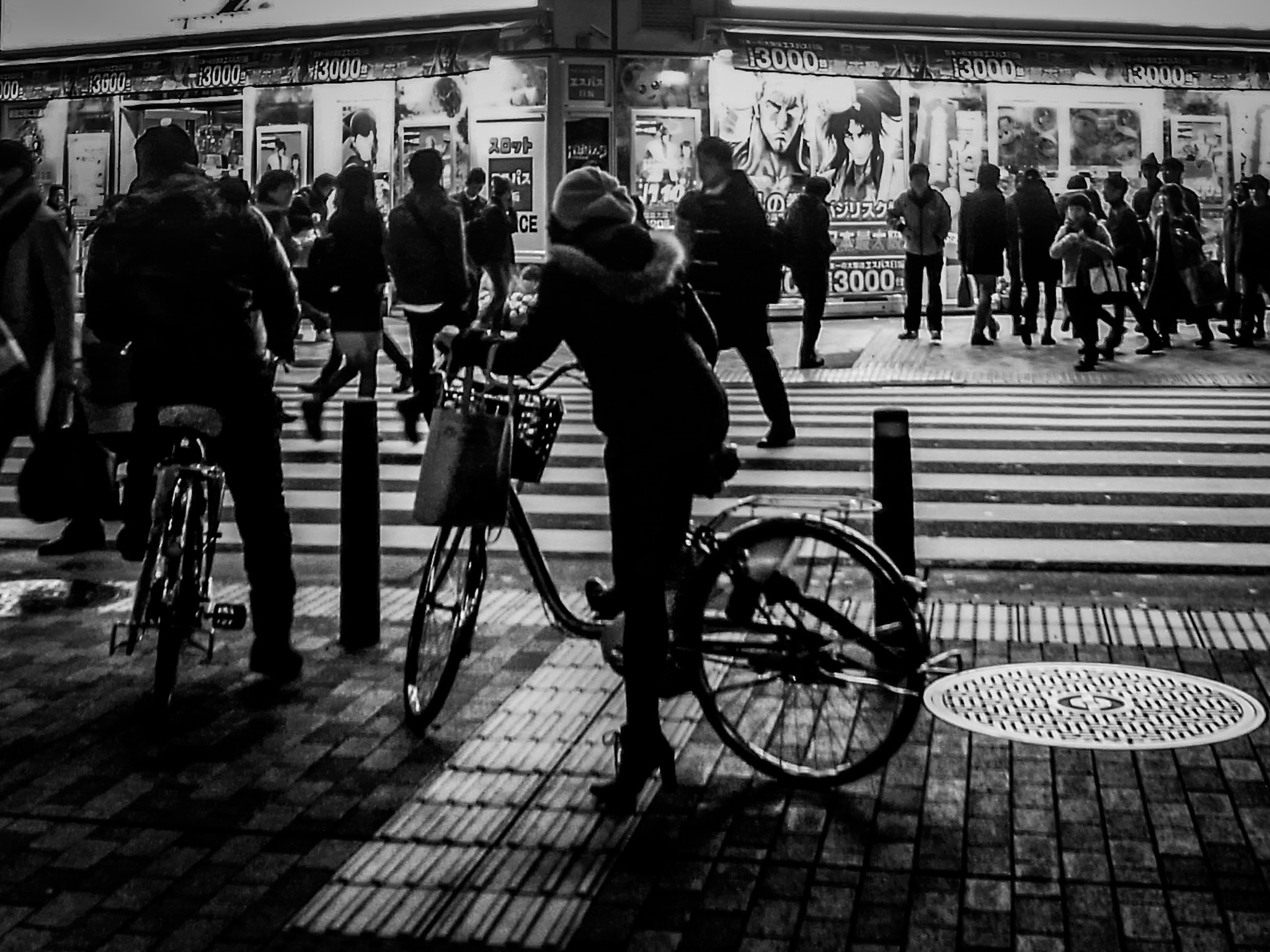 Ricoh GR DIGITAL 2 sample photo. Les yeux de moderne photography