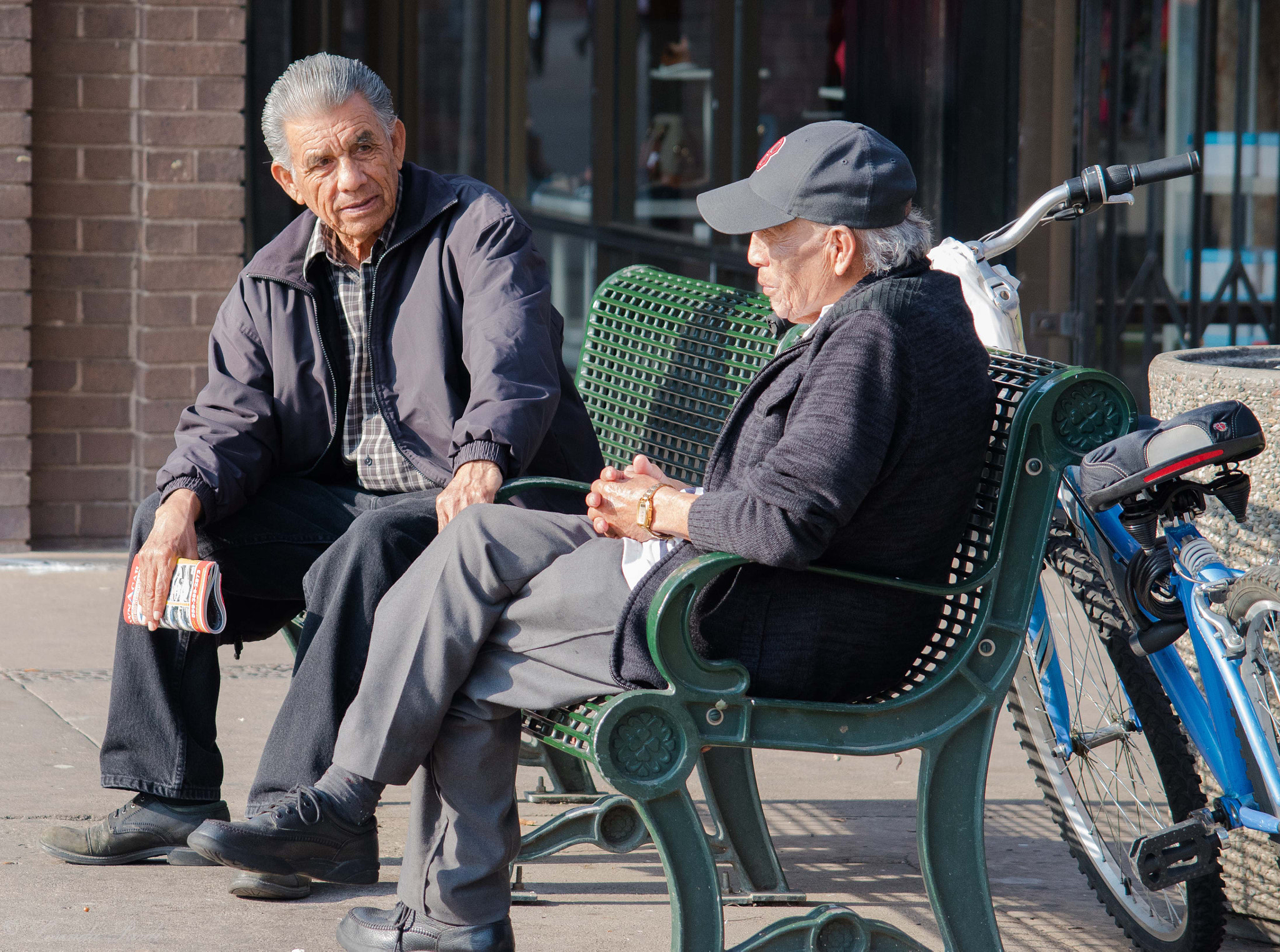 Nikon D5500 sample photo. Strong conversation lp photography