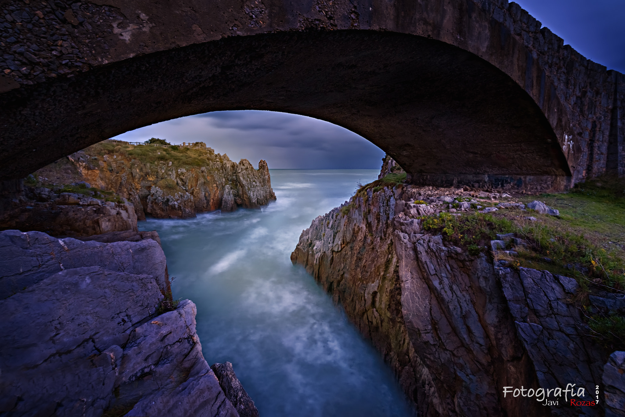 Nikon D800 + Tamron SP 15-30mm F2.8 Di VC USD sample photo. Bajo el puente photography