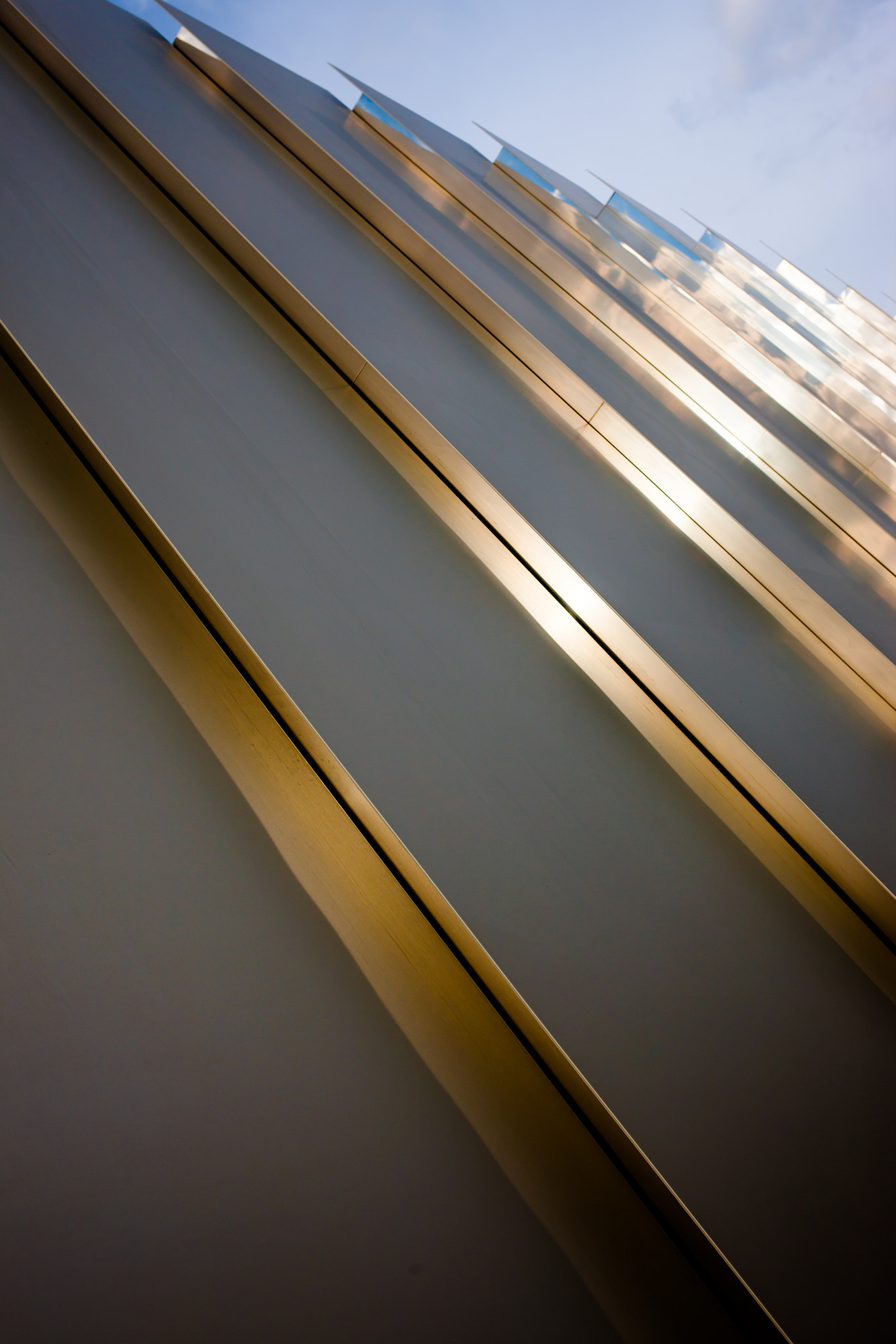 Canon EF 35mm F2 IS USM sample photo. Sun wall photography