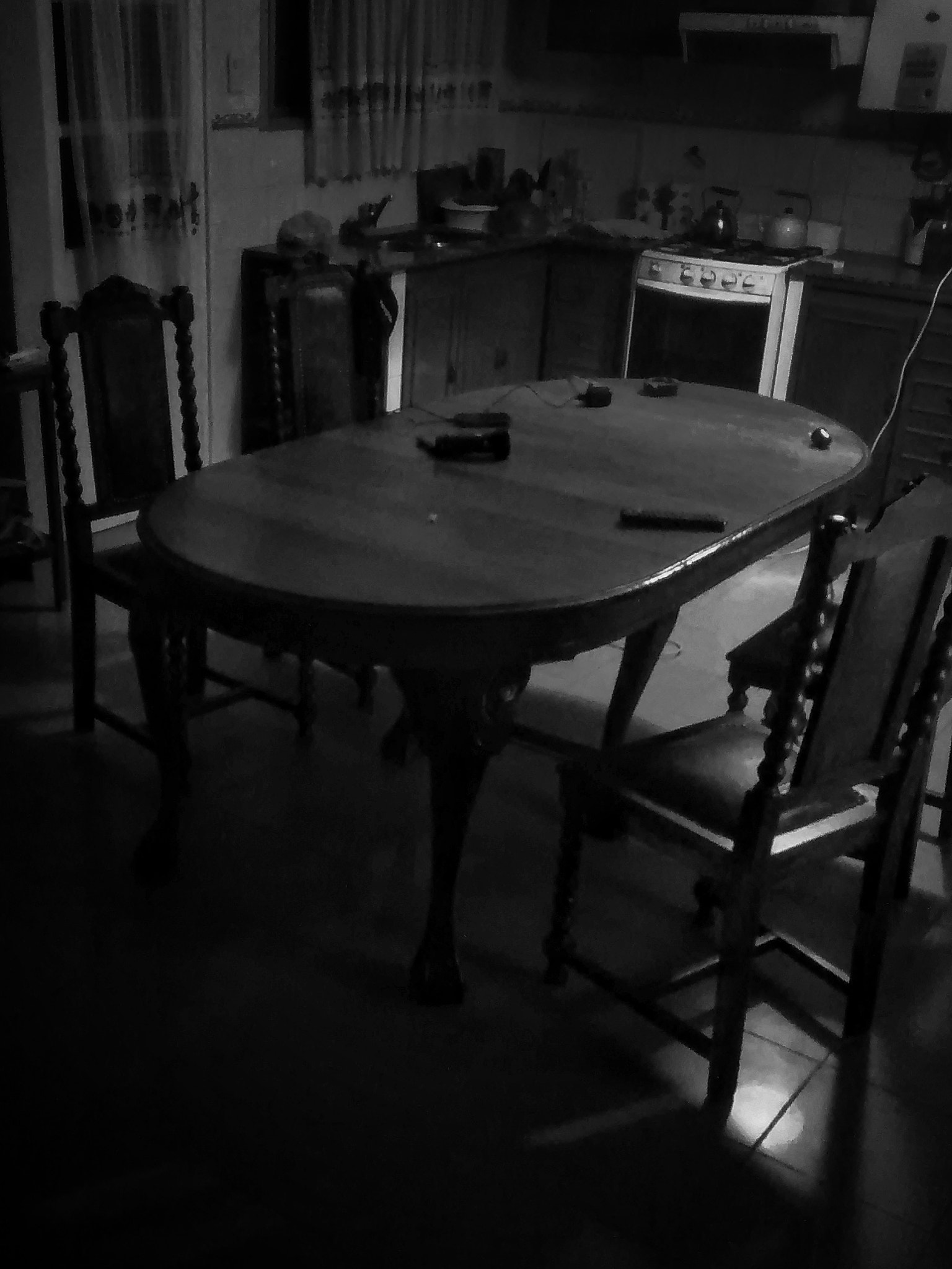 Motorola Moto G with 4G LTE (1st Gen) sample photo. Table photography