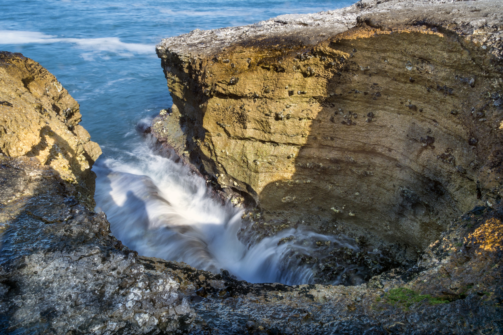 Sigma 28-300mm F3.5-6.3 DG Macro sample photo. Ballintoy blowhole. photography