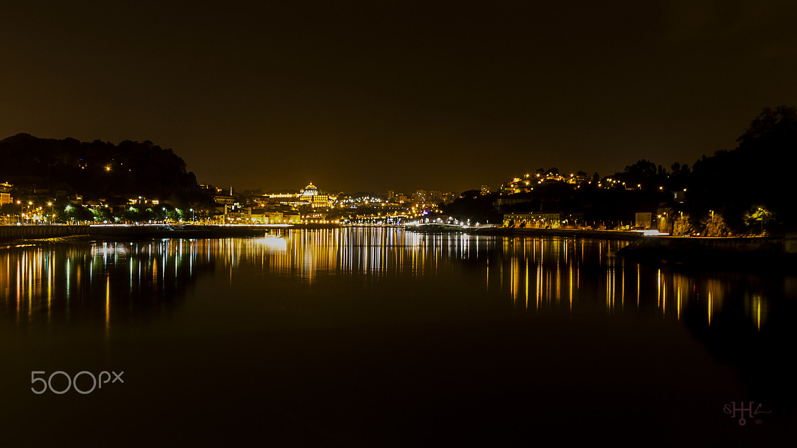 Sigma 17-70mm F2.8-4 DC Macro OS HSM | C sample photo. Luces en el duero photography