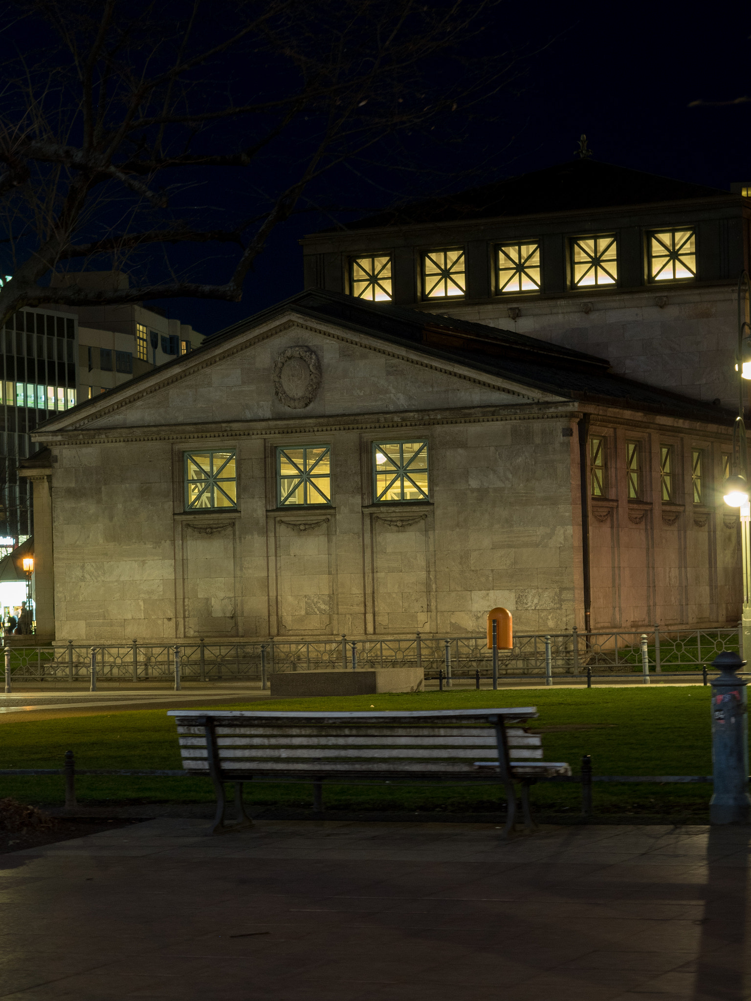 Olympus OM-D E-M5 II sample photo. Wittenbergplatz in the dark photography